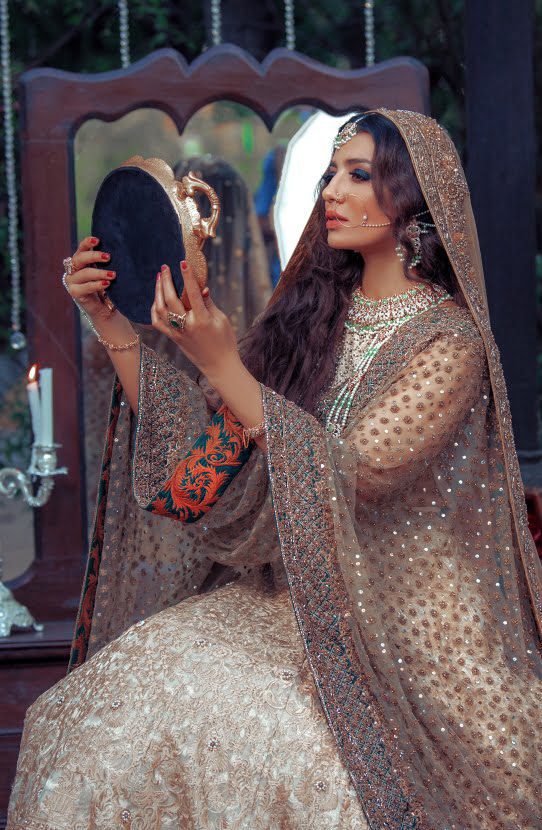 Pakistani Ivory Embroidered Organza Lehenga Choli (3-Piece) - Image 3