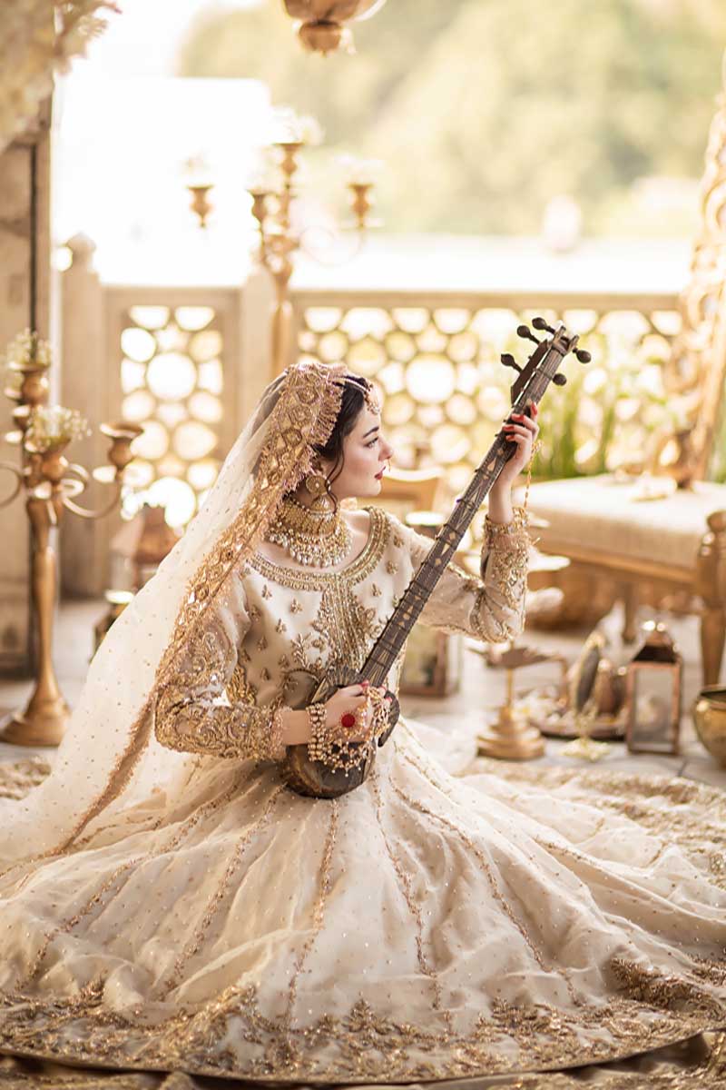 Ivory Antique Gold Organza Peshwas Lehenga (3-Piece) - Image 6