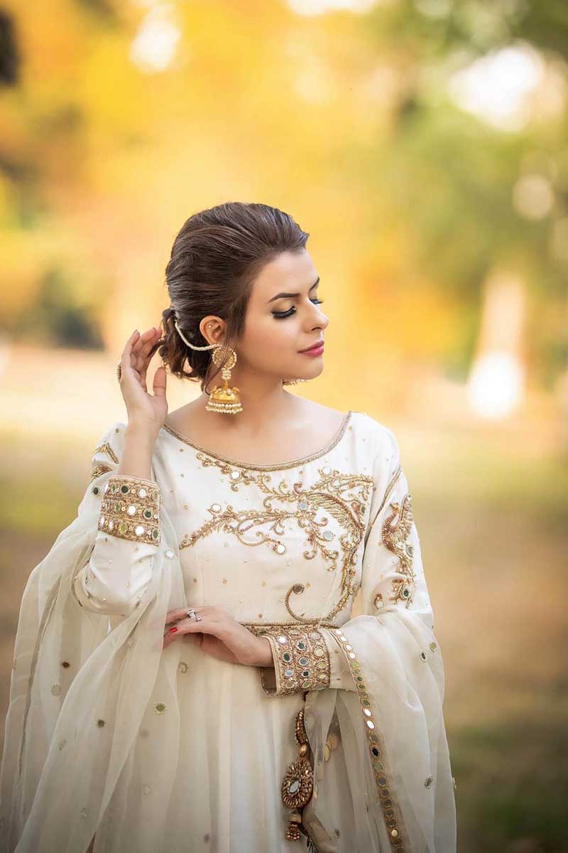 Pakistani Ivory Dabka Zari Organza Maxi (2-Piece) - Image 5