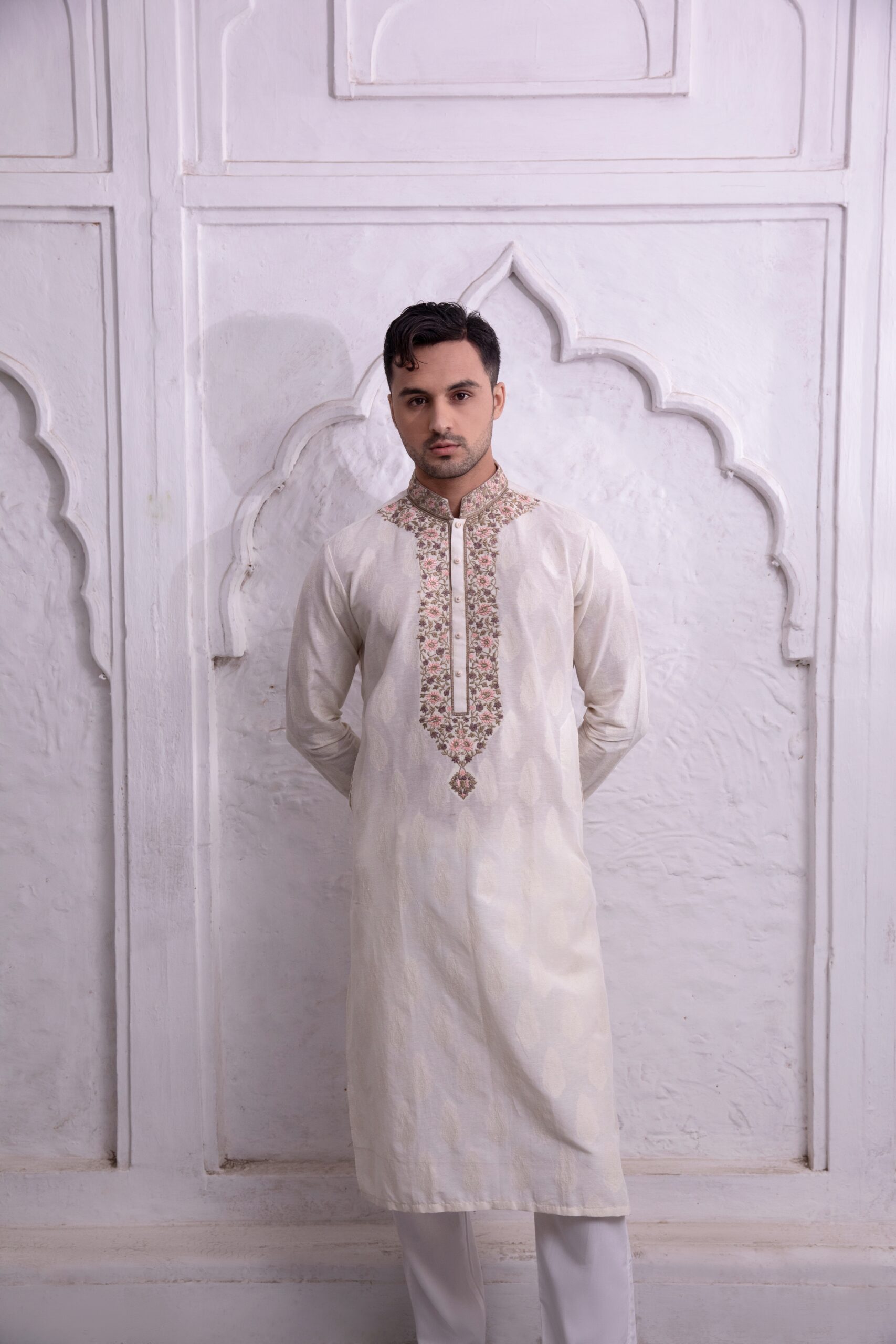 Off-White Hand Embroidered Cotton-Silk Kurta (2-Piece) - Image 4