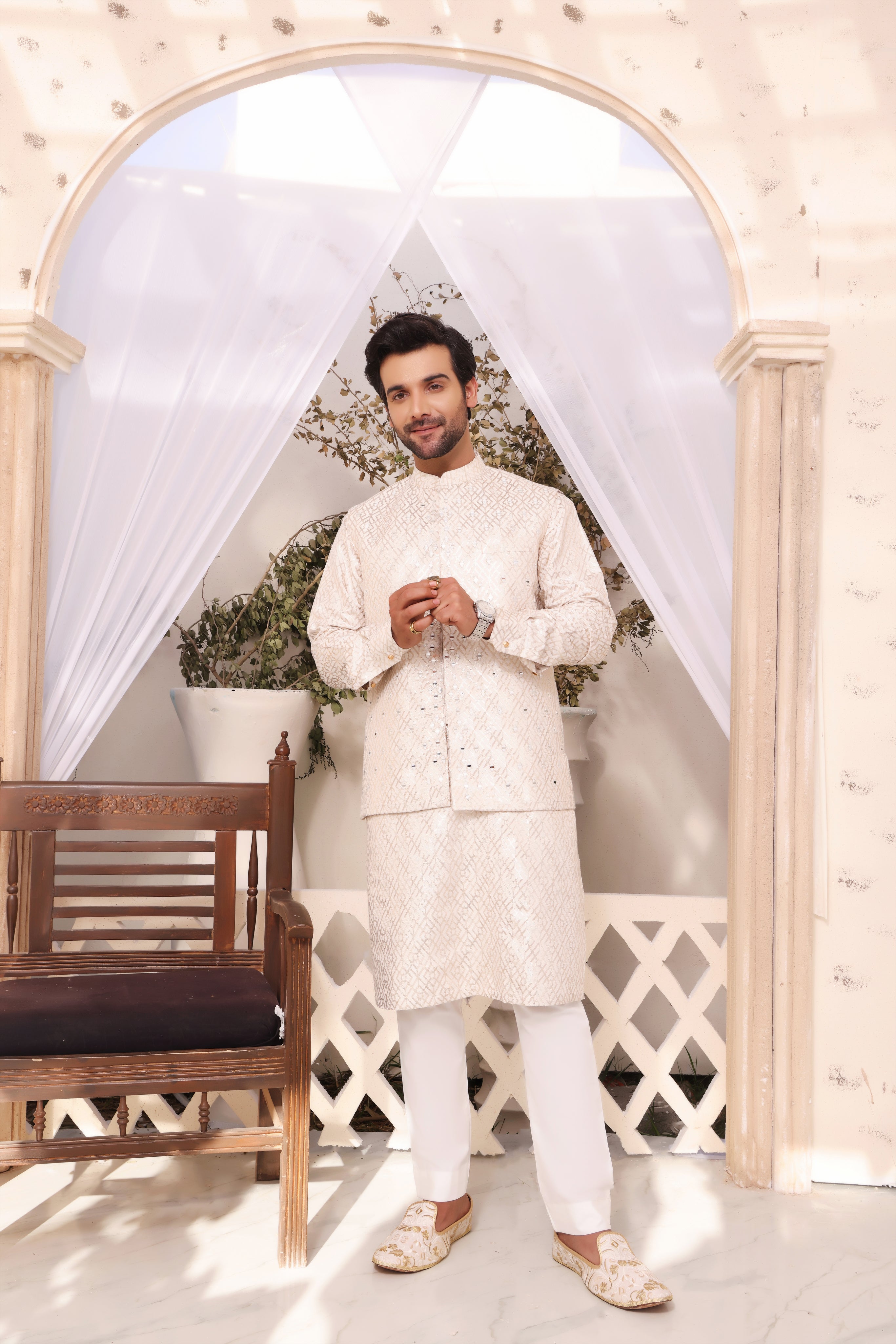 Ivory Mirror Embroidered Cotton Silk Kurta Pajama (2-Piece) - Image 1