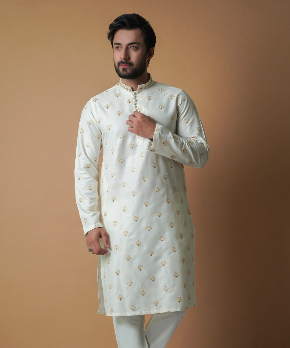 Cream Gold Embroidered Cotton-Silk Kurta Pyjama (2-Piece) - Image 4
