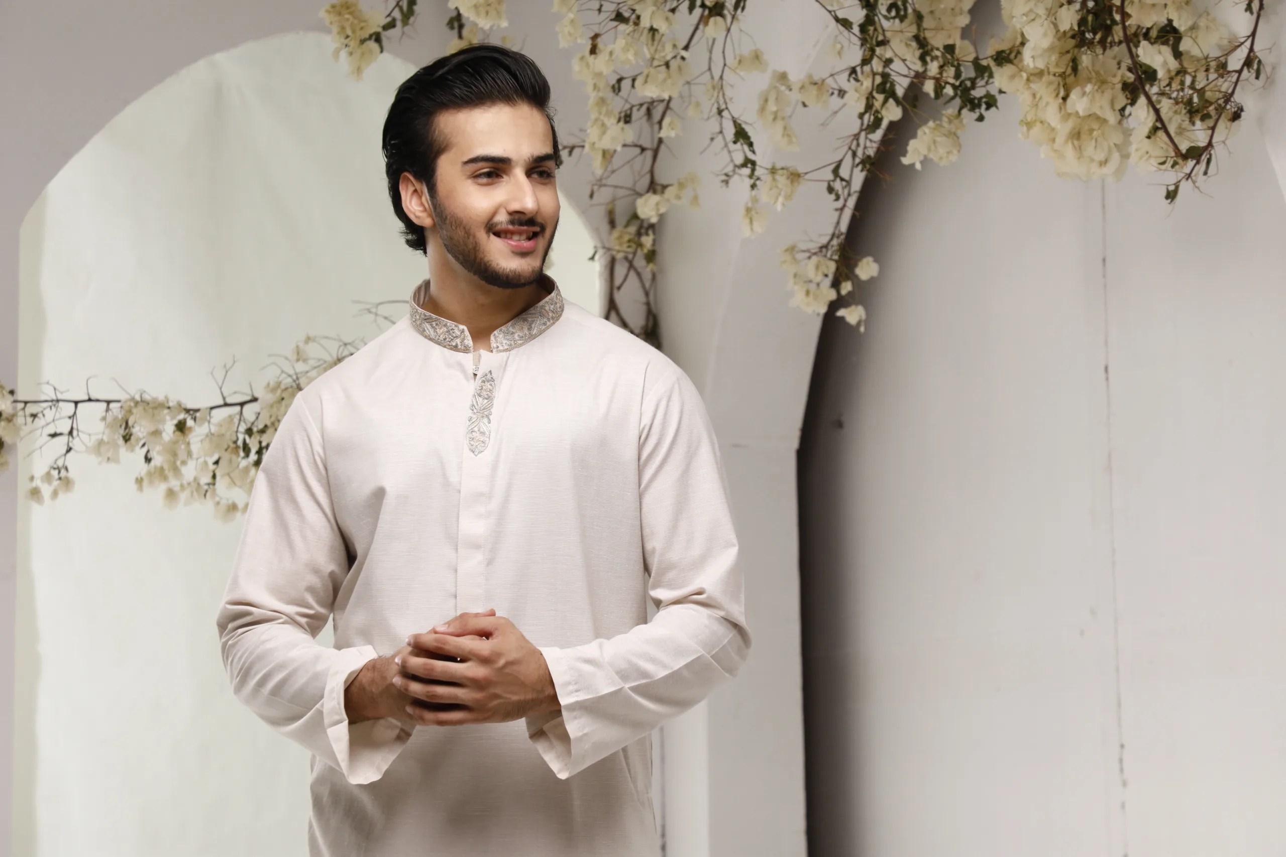 Off-White Embroidered Cotton-Silk Kurta (2-Piece) - Image 1