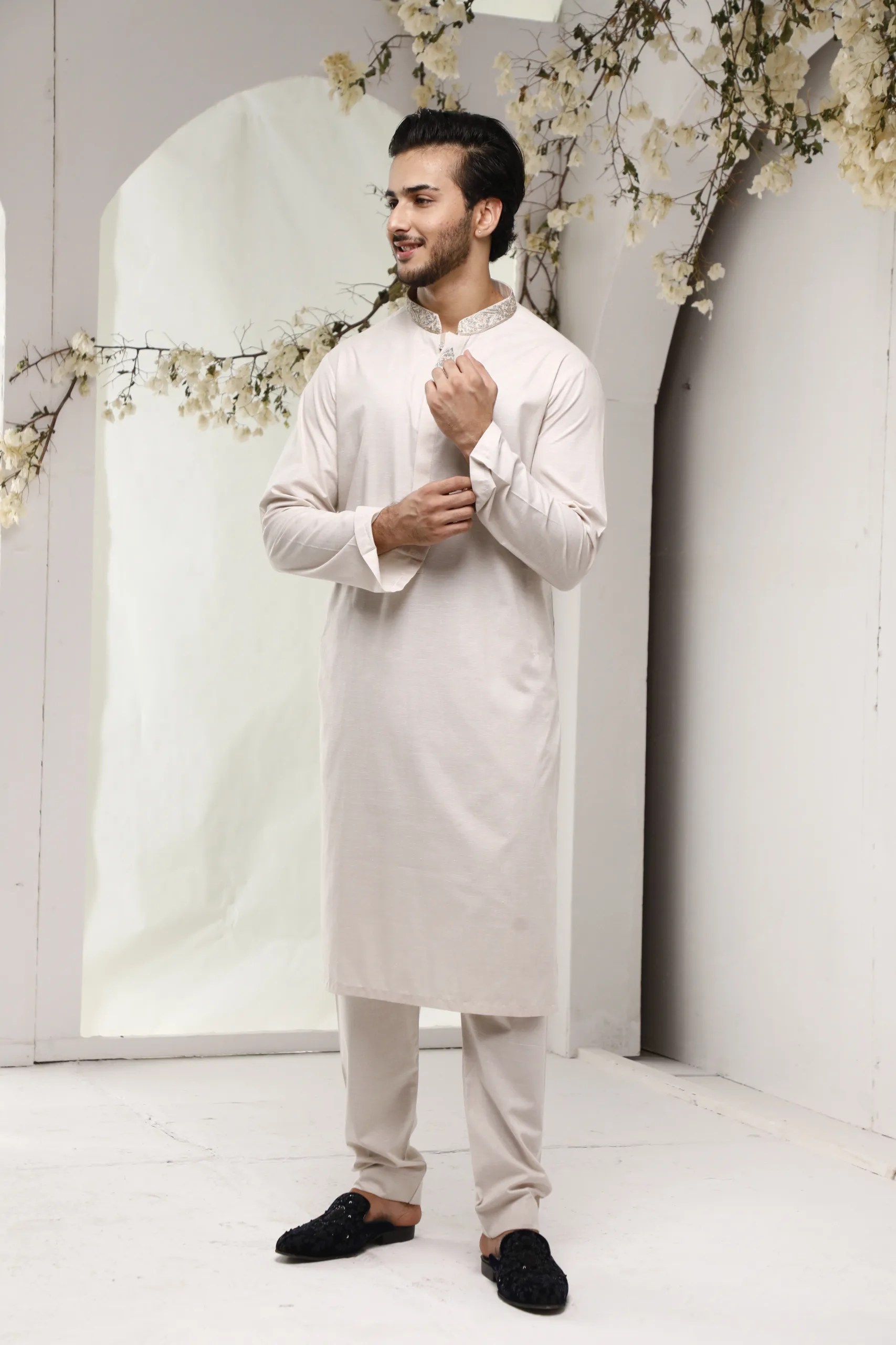 Off-White Embroidered Cotton-Silk Kurta (2-Piece) - Image 2