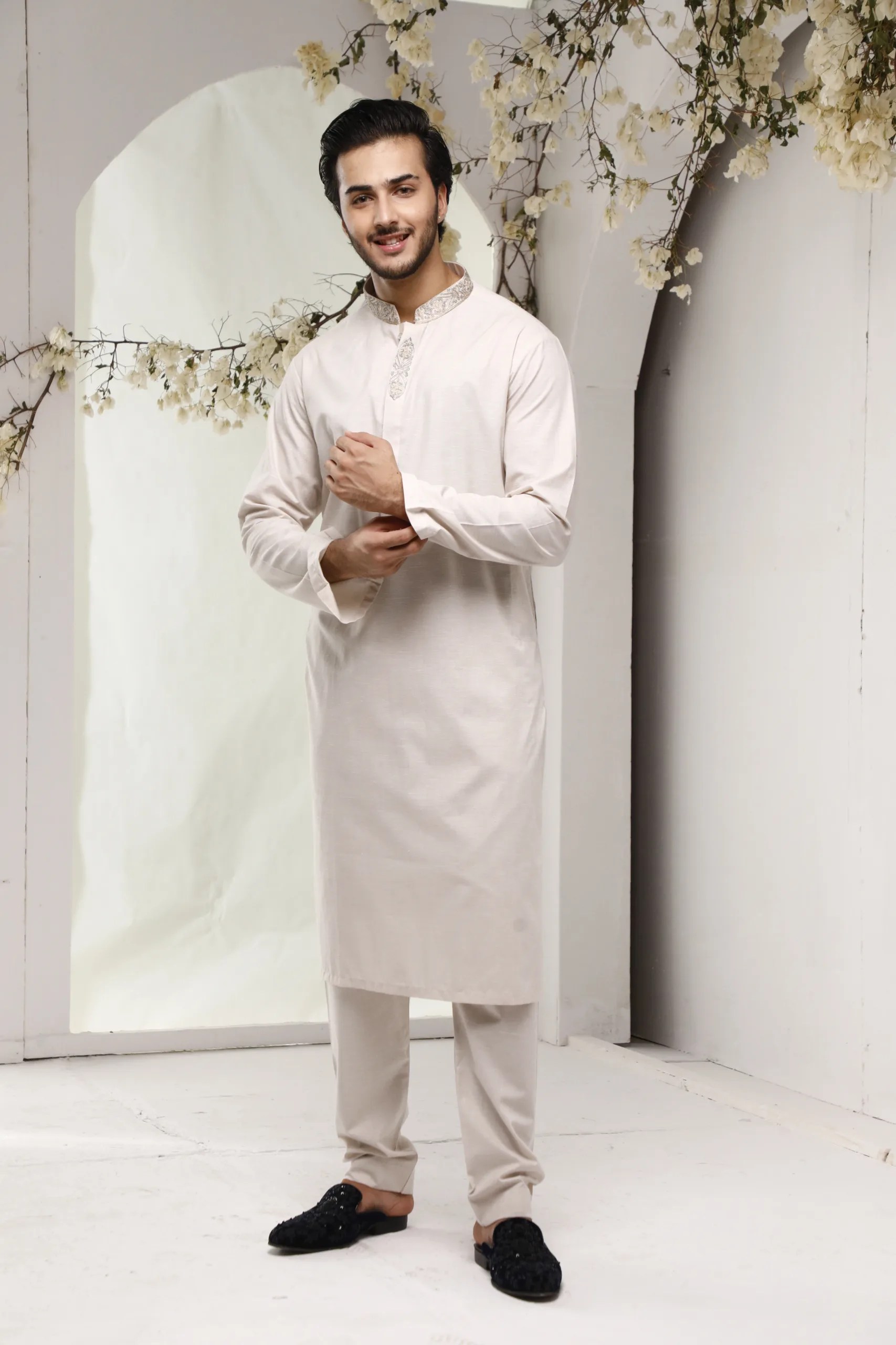 Off-White Embroidered Cotton-Silk Kurta (2-Piece) - Image 3