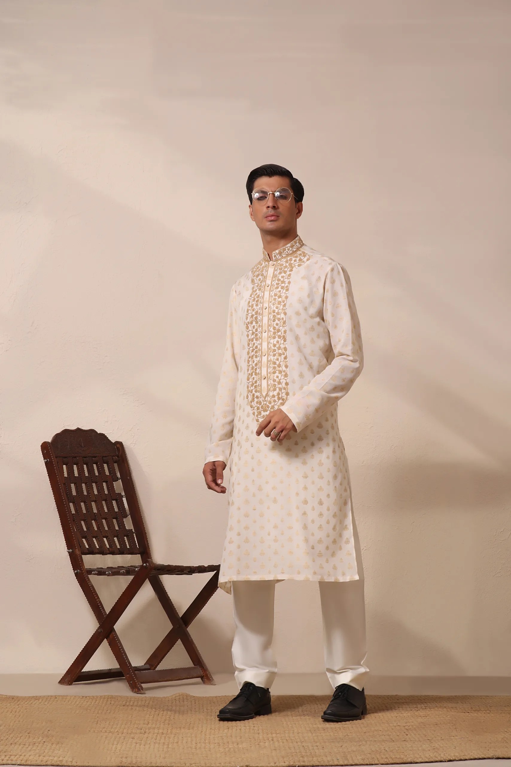 Ivory Gold Embroidered Cotton-Silk Kurta (2-Piece) - Image 2