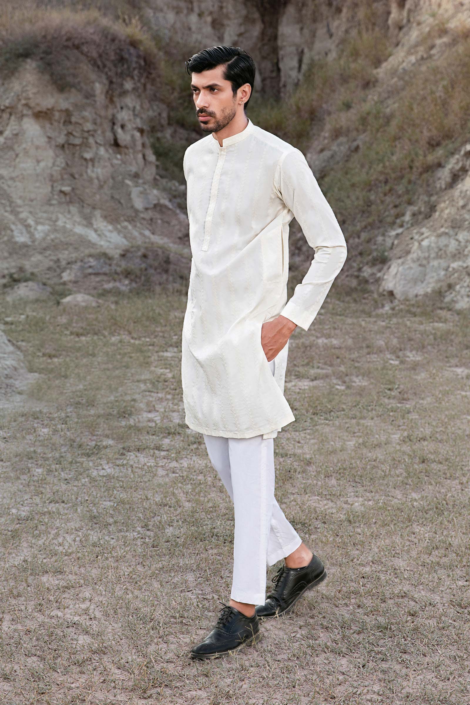 Off-White Embroidered Cotton Kurta (2-Piece) - Image 3