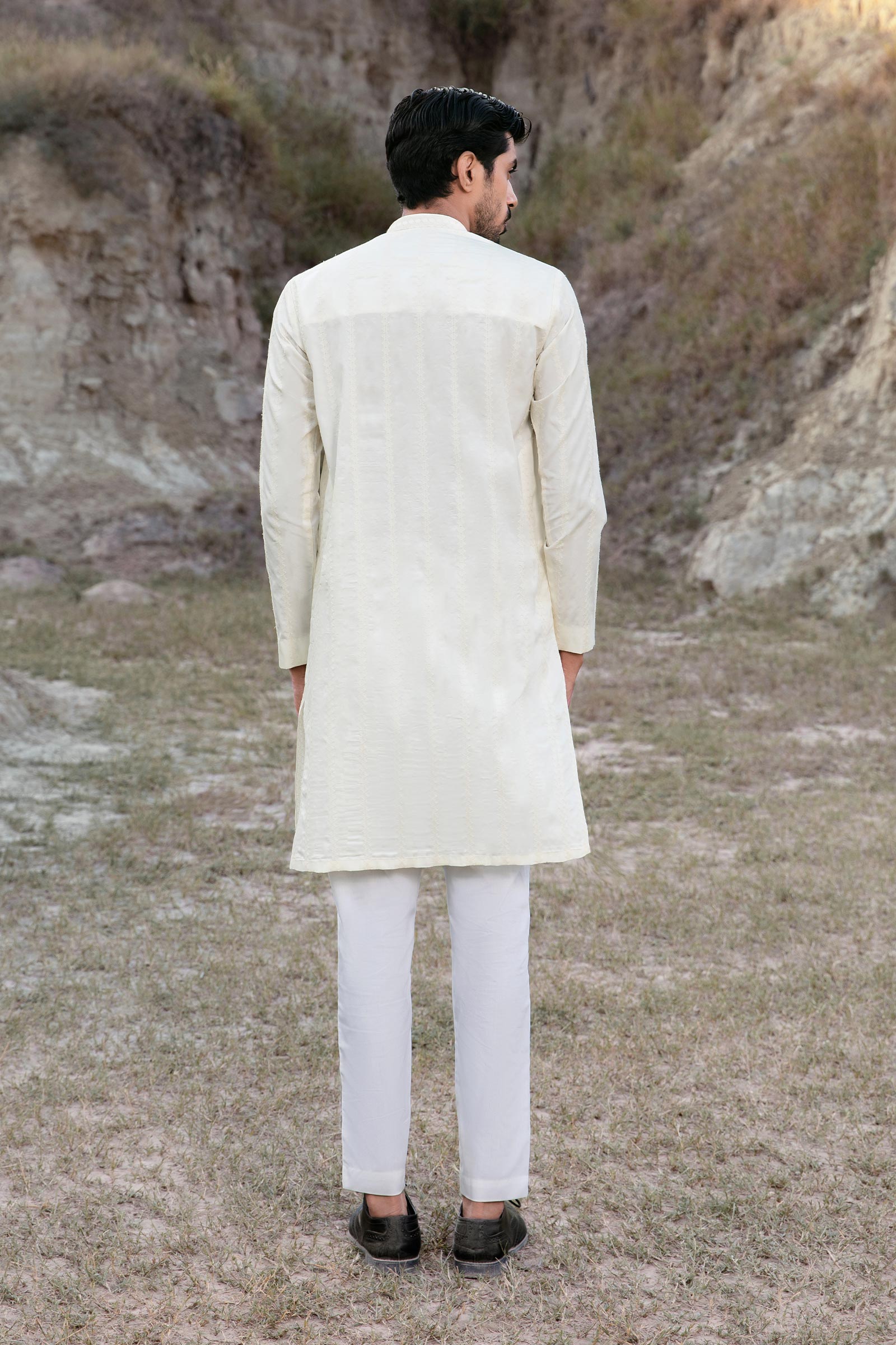 Off-White Embroidered Cotton Kurta (2-Piece) - Image 4