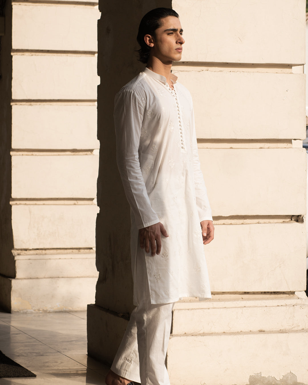 Off-White Embroidered Cotton Kurta Set (2-Piece) - Image 4