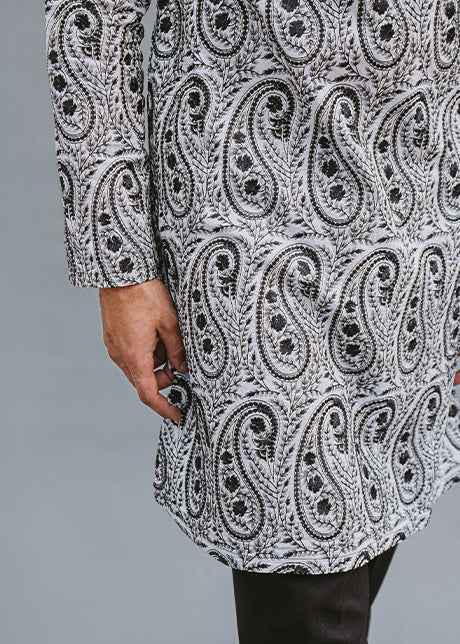 Ivory Kashmiri Paisley Embroidered Lawn Kurta (2-Piece) - Image 2