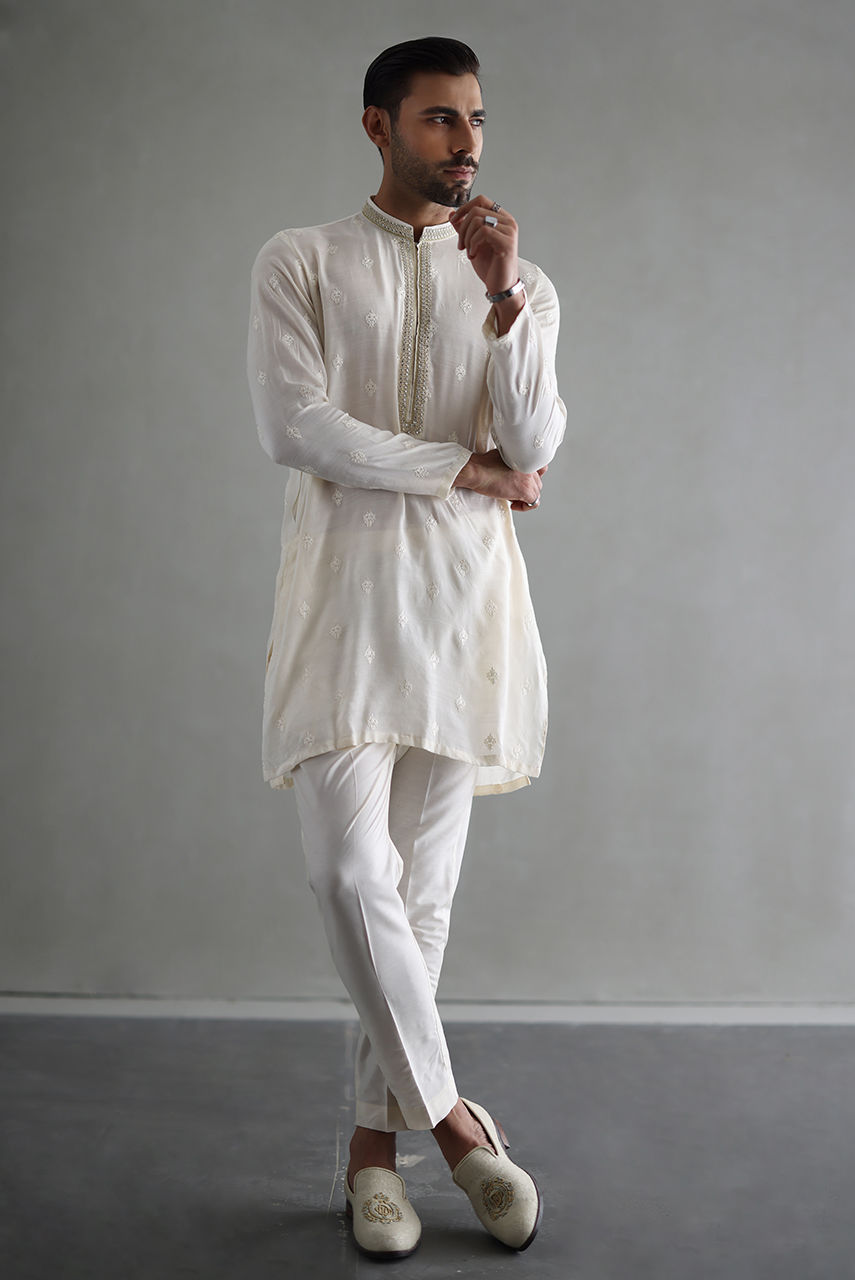 Ivory White Embroidered Silk Kurta (2-Piece) - Image 3
