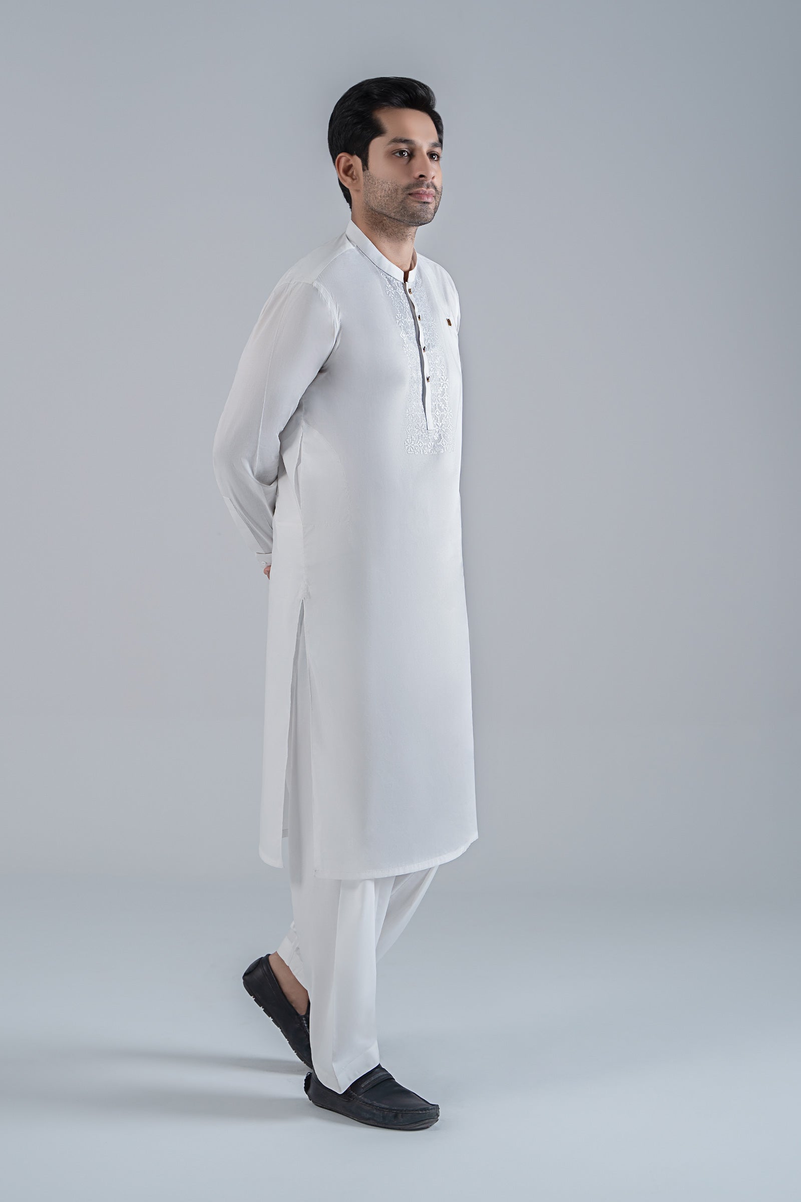Off White Embroidered Cotton Kurta Shalwar (2-Piece) - Image 3
