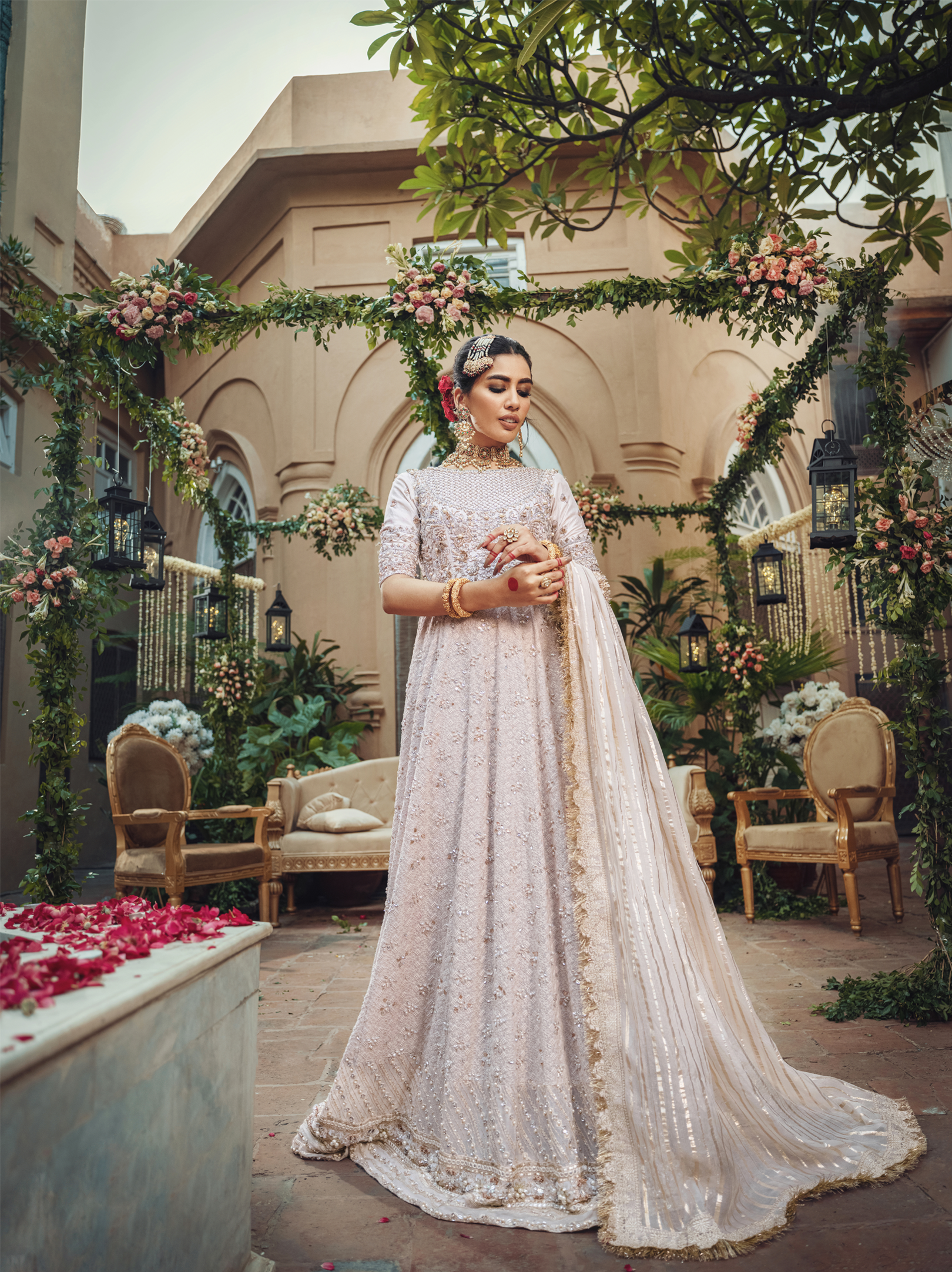 Pakistani Off-White Embellished Chikan Kari Pishwas (2-Piece) - Image 1