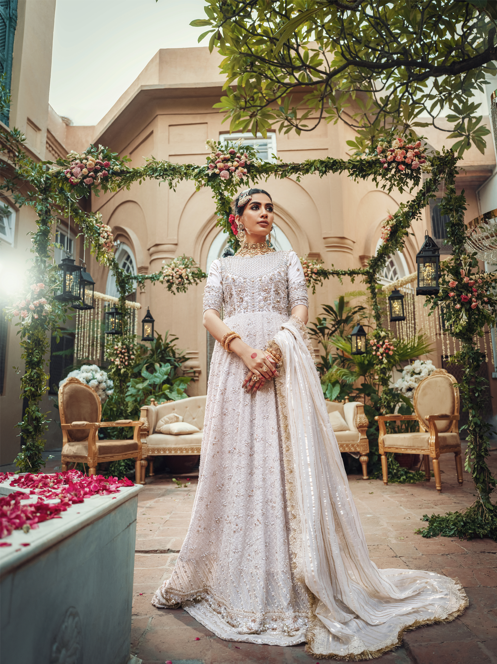 Pakistani Off-White Embellished Chikan Kari Pishwas (2-Piece) - Image 3