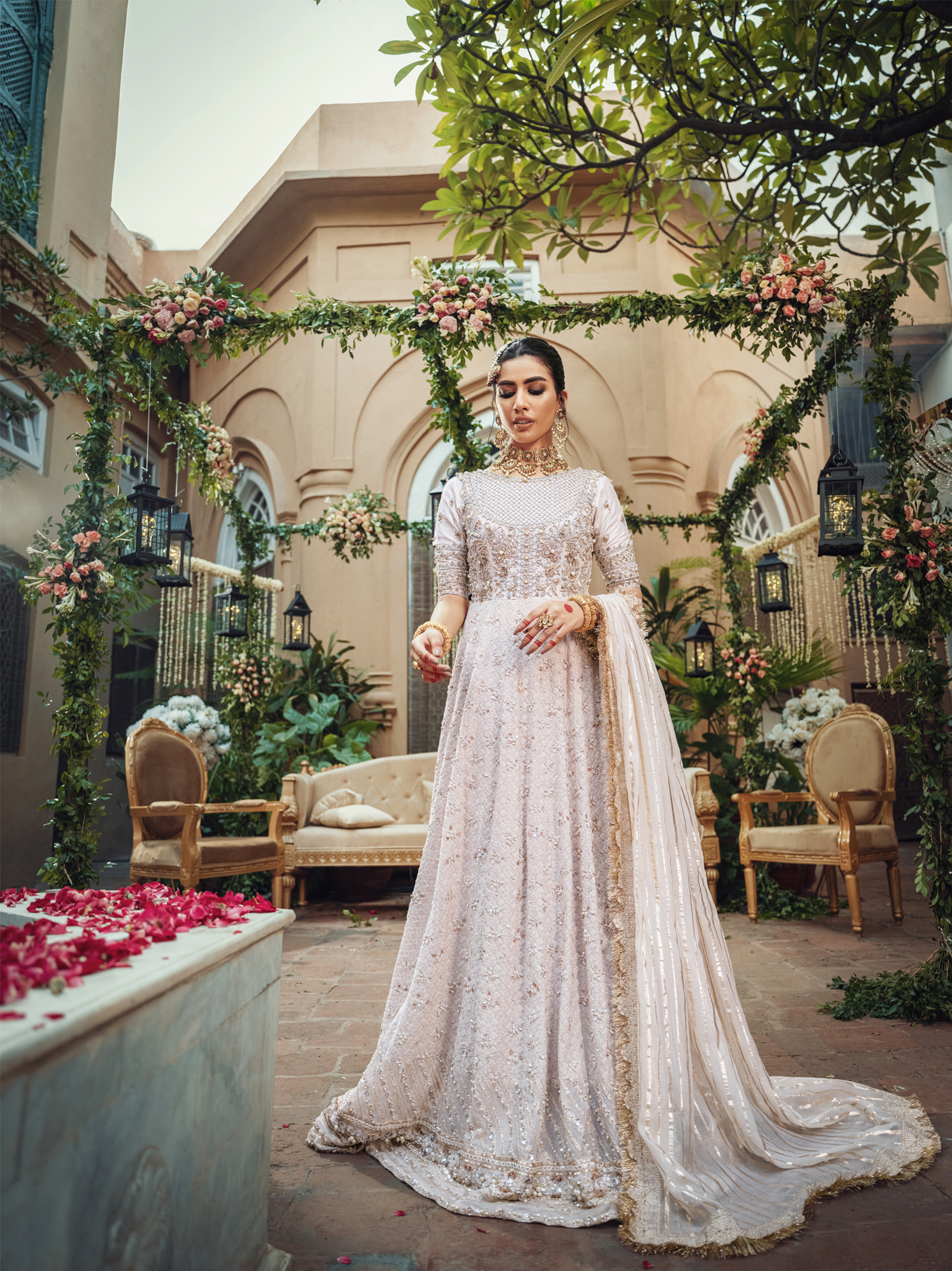 Pakistani Off-White Embroidered Chikan Kari Pishwas (2-Piece) - Image 2