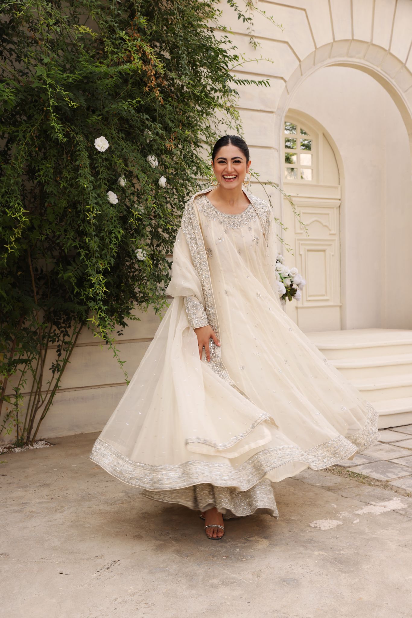 Pakistani Ivory Silver Embellished Cotton Net Pishwas (3-Piece) - Image 4