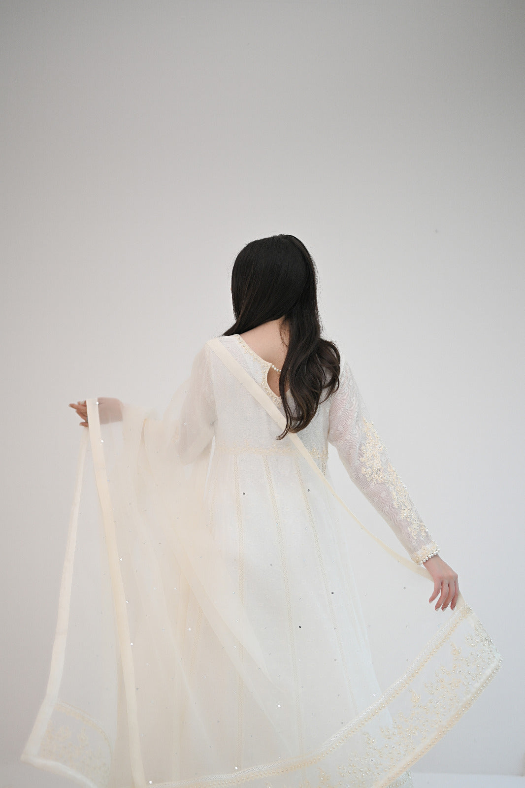 Ivory Ari & Pearl Embroidered Net Pishwas (3-Piece) - Image 3