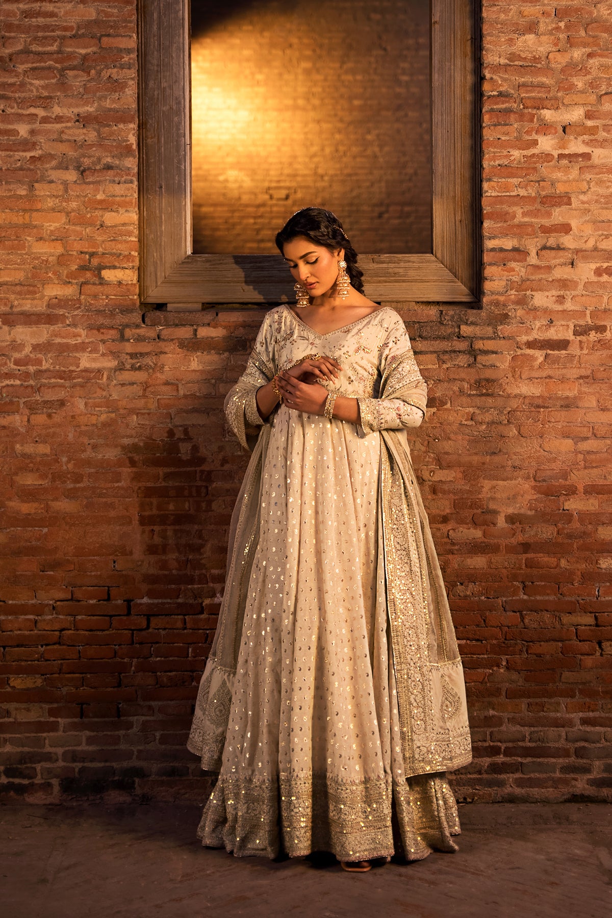 Pakistani Ivory Resham & Tilla Karandi Pishwas (3-Piece) - Image 2