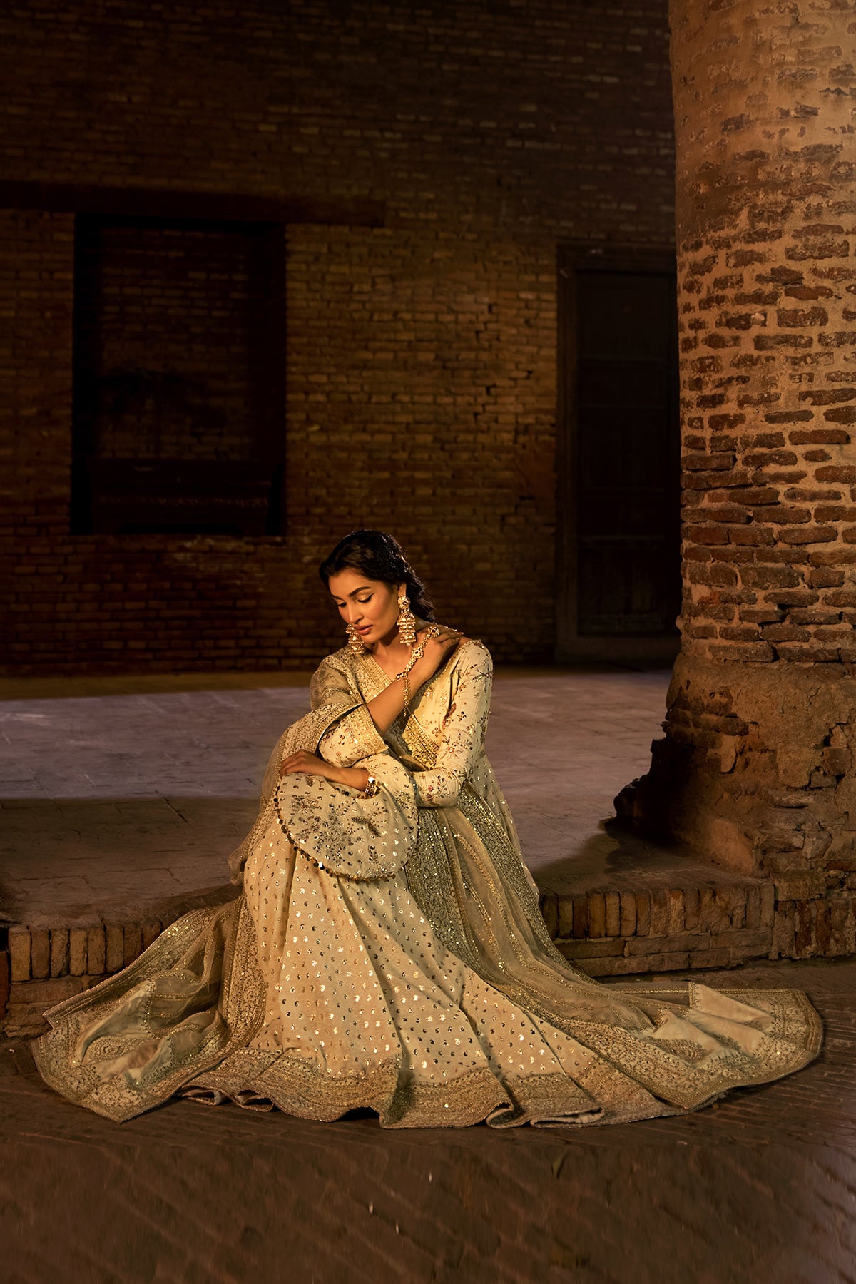 Pakistani Ivory Resham & Tilla Karandi Pishwas (3-Piece) - Image 3