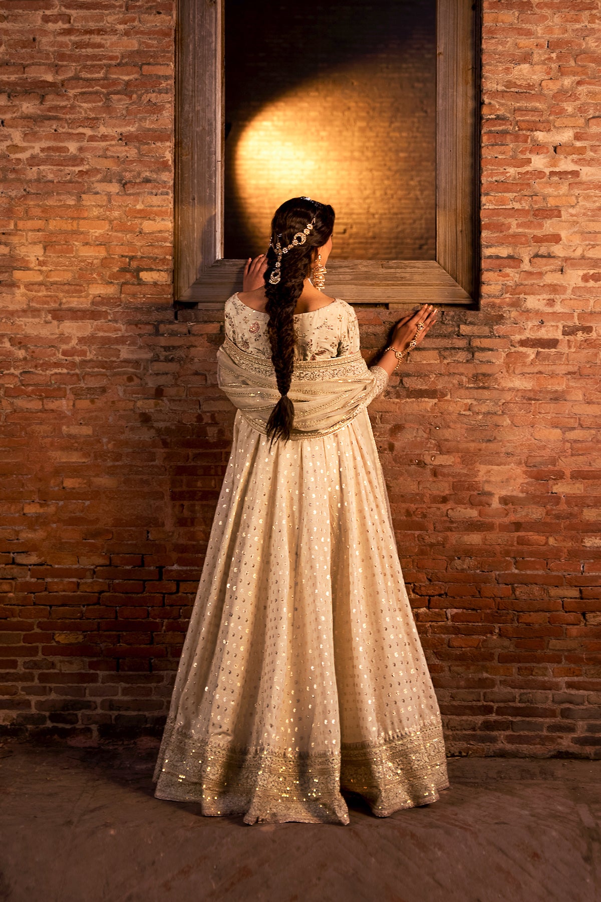 Pakistani Ivory Resham & Tilla Karandi Pishwas (3-Piece) - Image 4