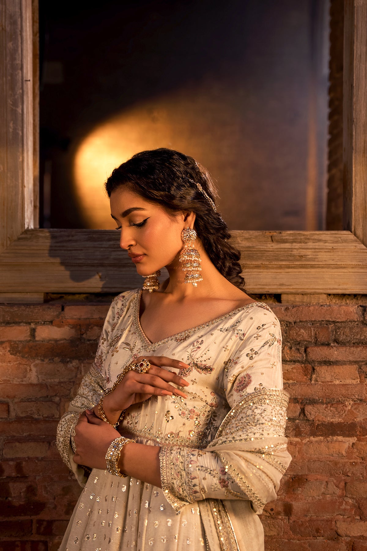 Pakistani Ivory Resham & Tilla Karandi Pishwas (3-Piece) - Image 5