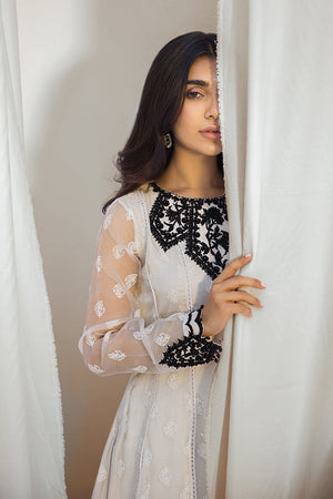 Pakistani Ivory 3D Embroidered Organza Pishwas (3-Piece) - Image 6