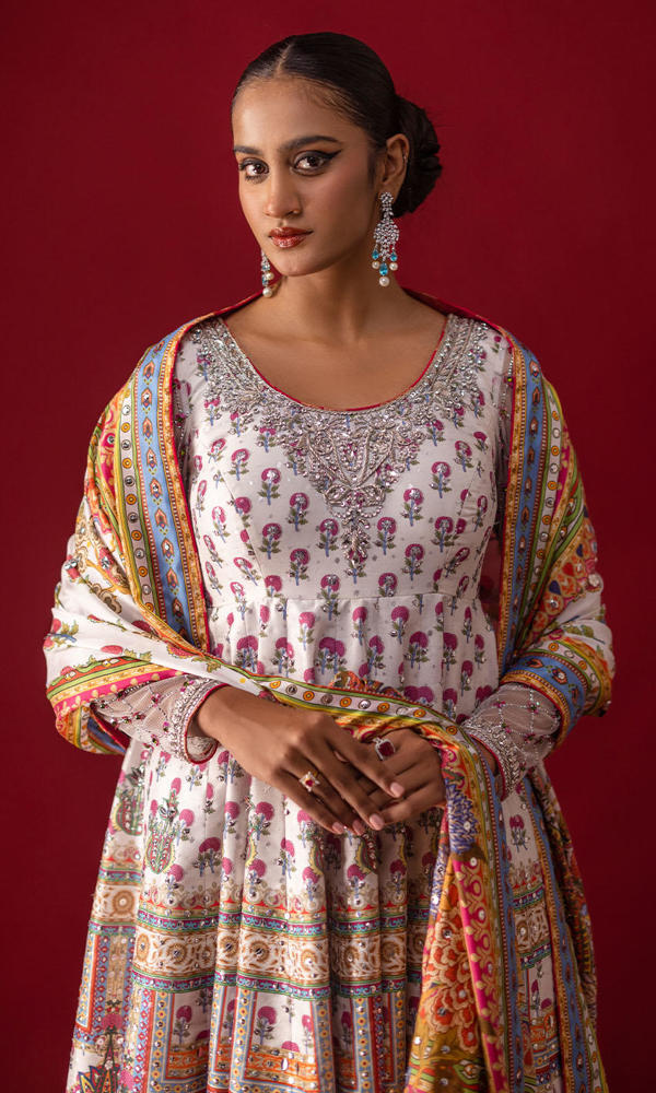 Pakistani Ivory Hand Embellished Raw Silk Pishwas (2-Piece) - Image 3