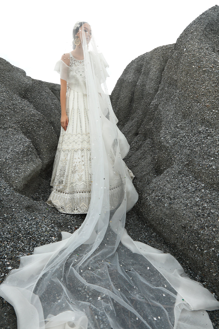 Pakistani Ivory Hand-Embellished Raw Silk Pishwas (2-Piece) - Image 3