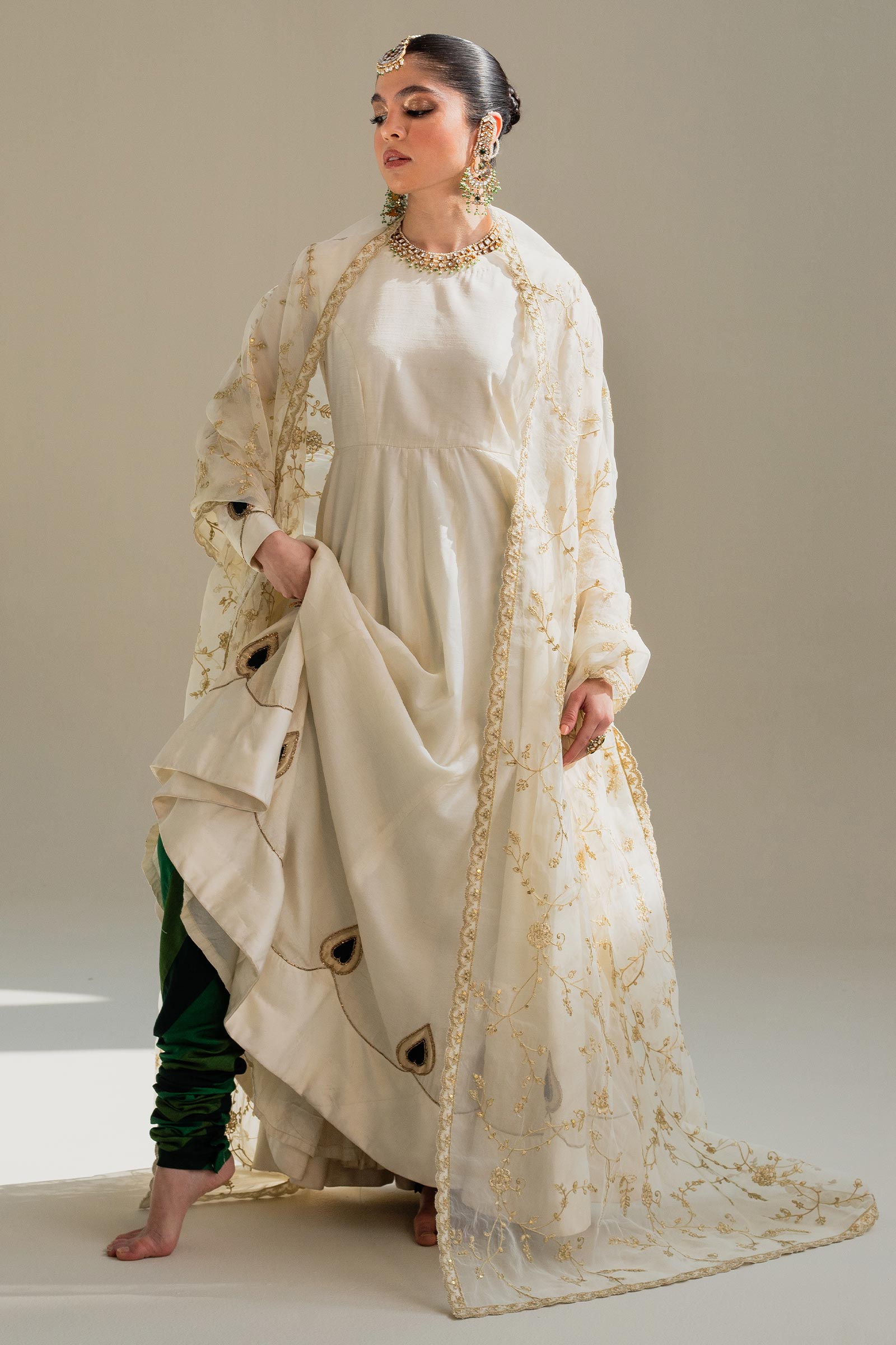 Pakistani Ivory Zardozi Raw Silk Pishwas Dress (3-Piece) - Image 3