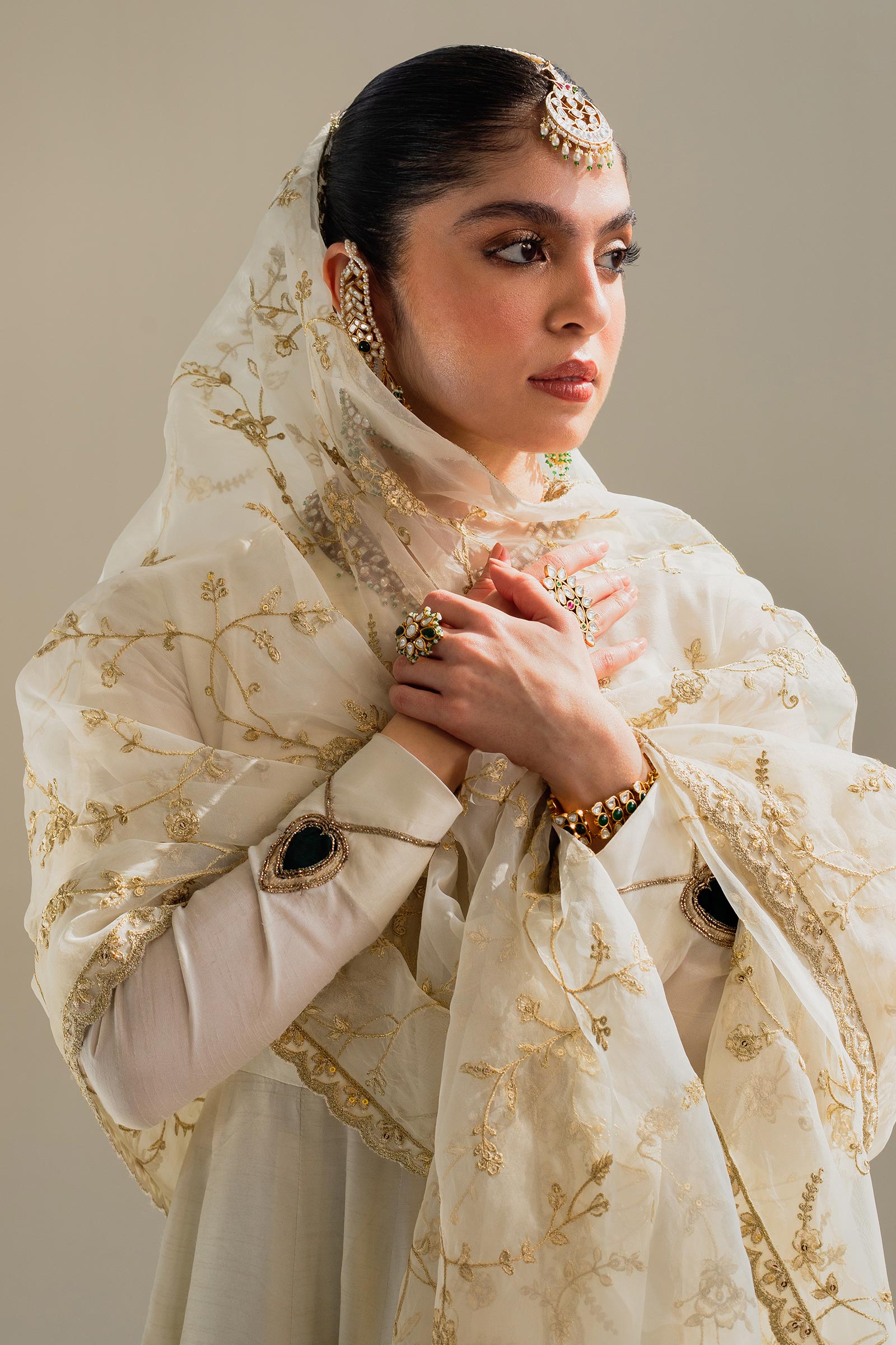 Pakistani Ivory Zardozi Raw Silk Pishwas Dress (3-Piece) - Image 4