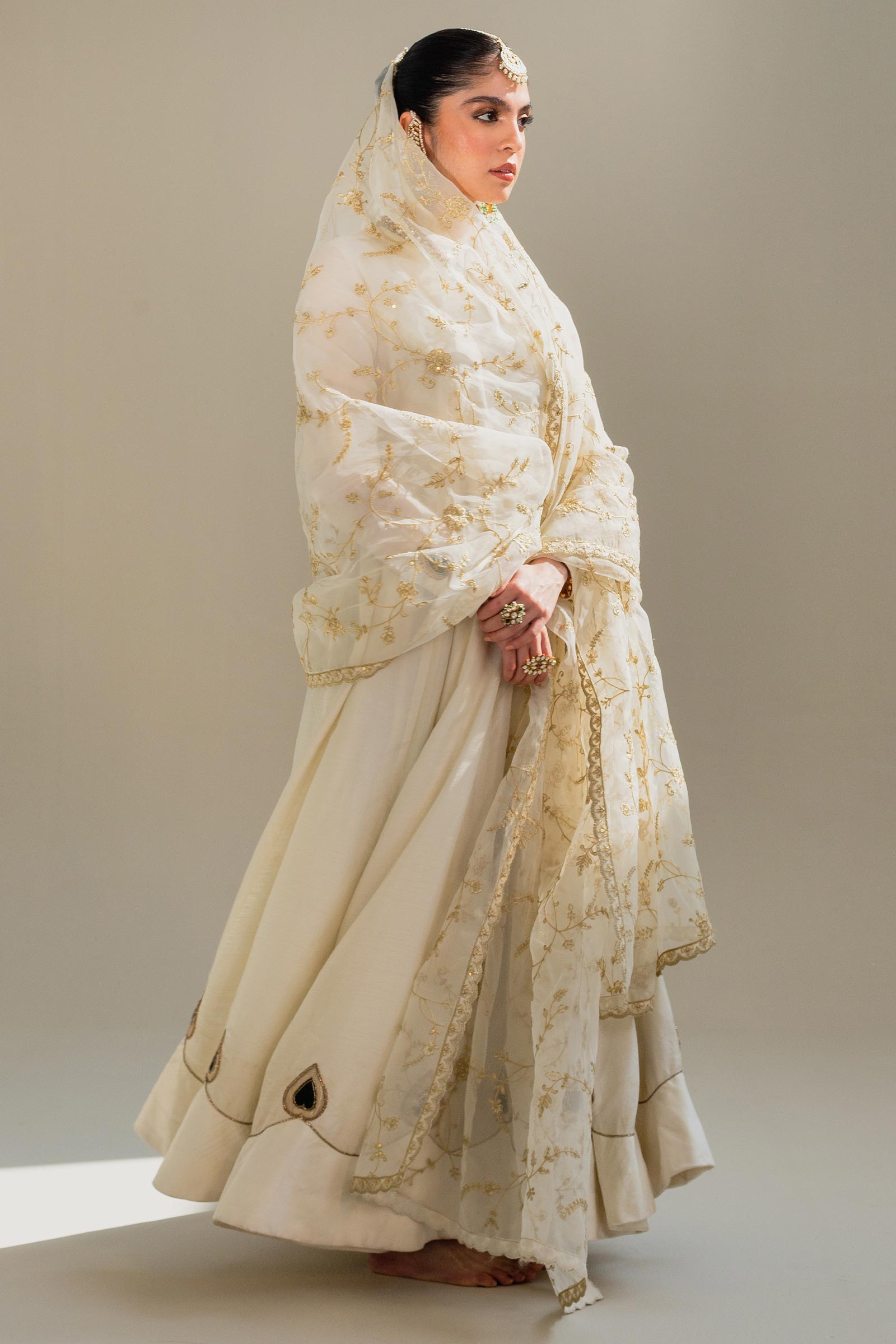 Pakistani Ivory Zardozi Raw Silk Pishwas Dress (3-Piece) - Image 5