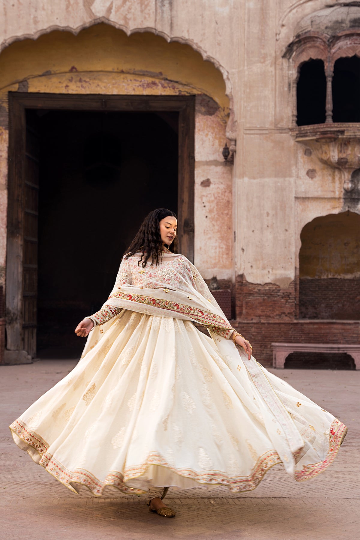 Pakistani Off-White Embroidered Silk-Blend Kalidaar Pishwas (3-Piece) - Image 5