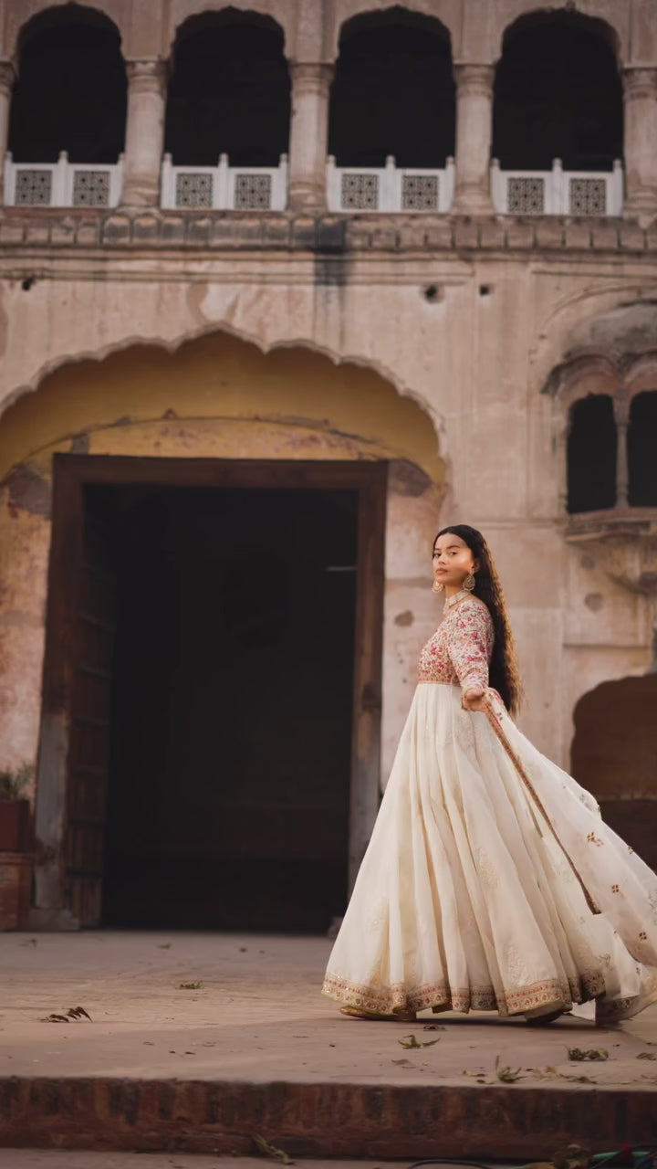 Pakistani Off-White Embroidered Silk-Blend Kalidaar Pishwas (3-Piece) - Image 7