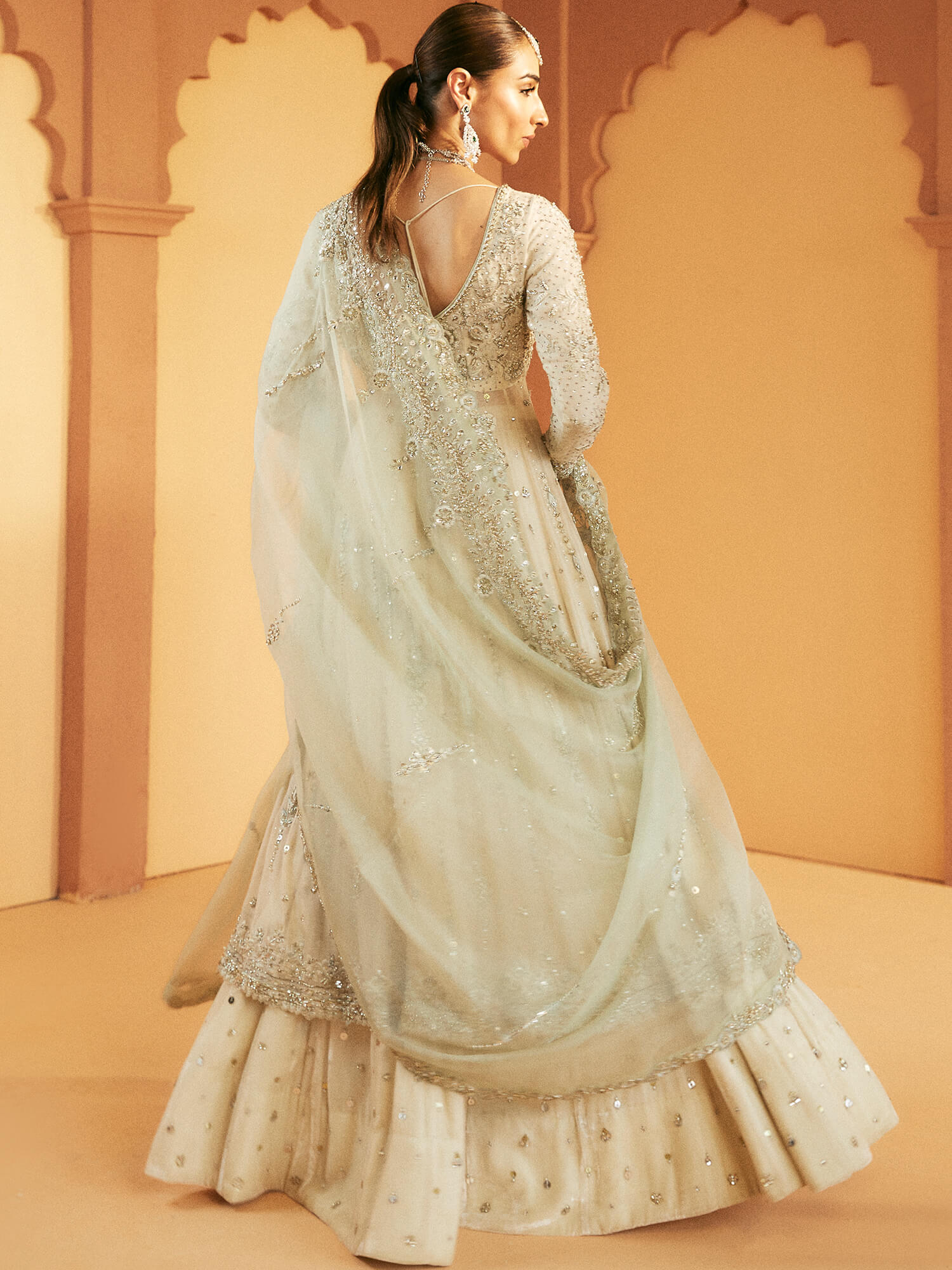 Ivory Resham Zardozi Spun Net Pishwas (3-Piece) - Image 3