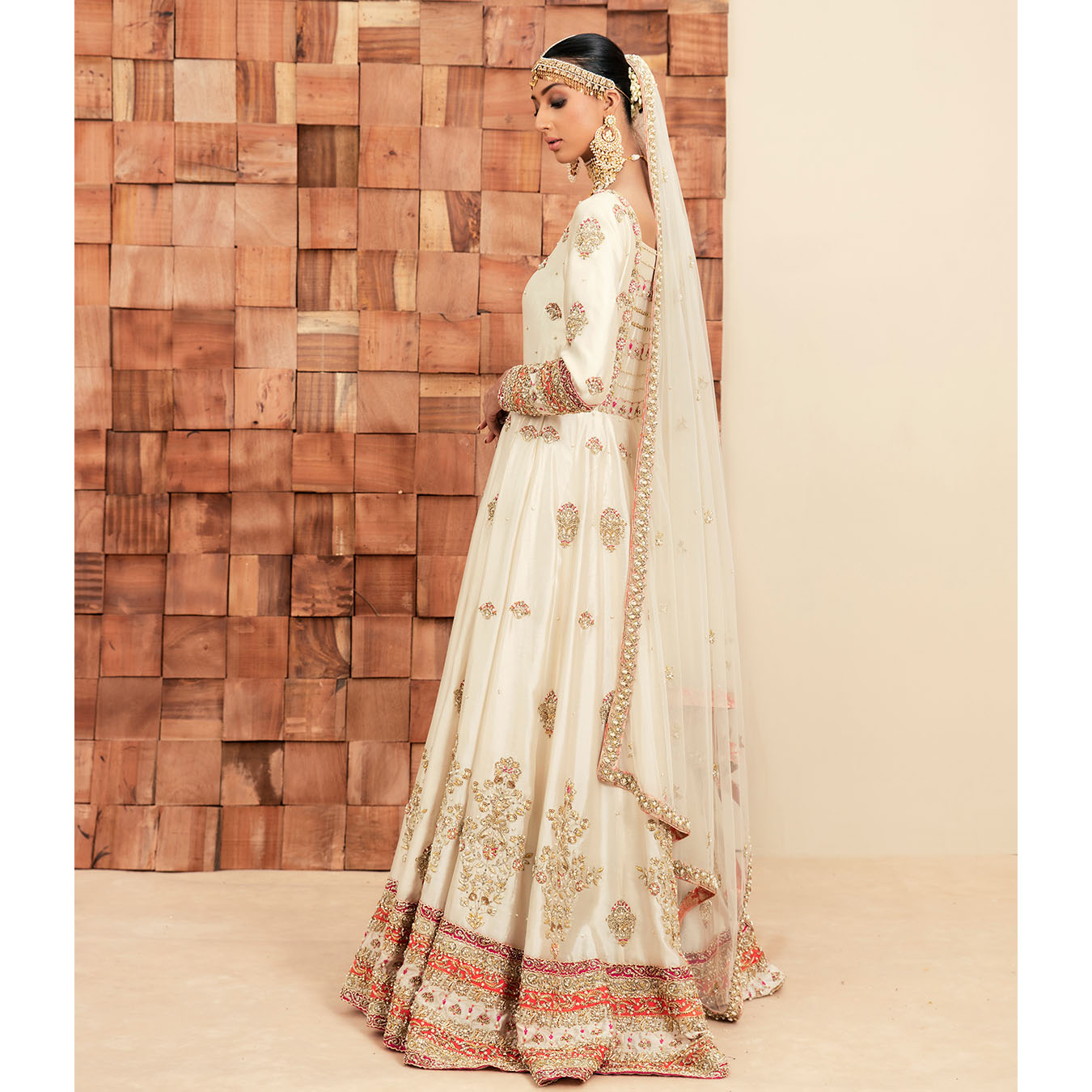 Pakistani Ivory Zardozi Resham Tissue Silk Pishwas (2-Piece) - Image 5