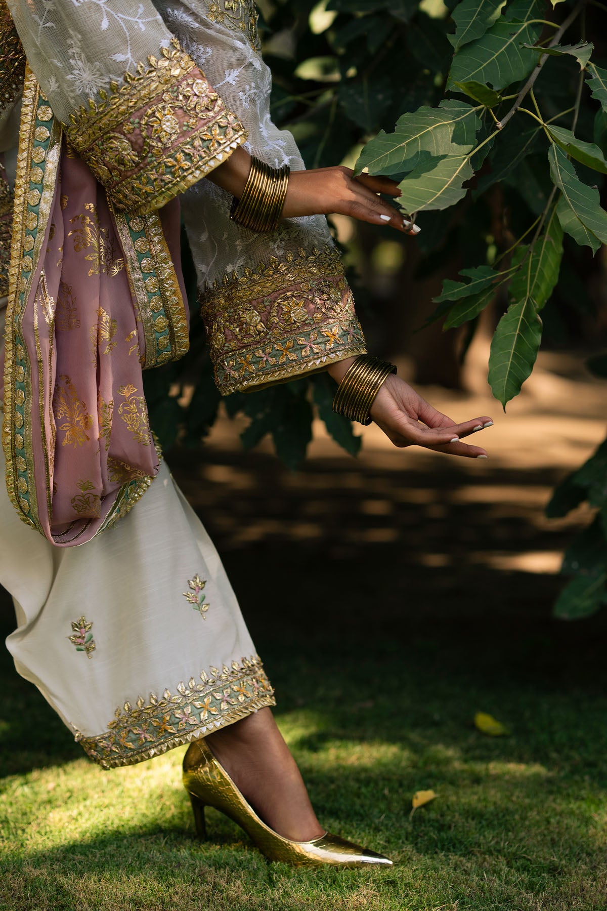 Off-White Resham & Gota Cotton Net Salwar Kameez (2-Piece) - Image 5