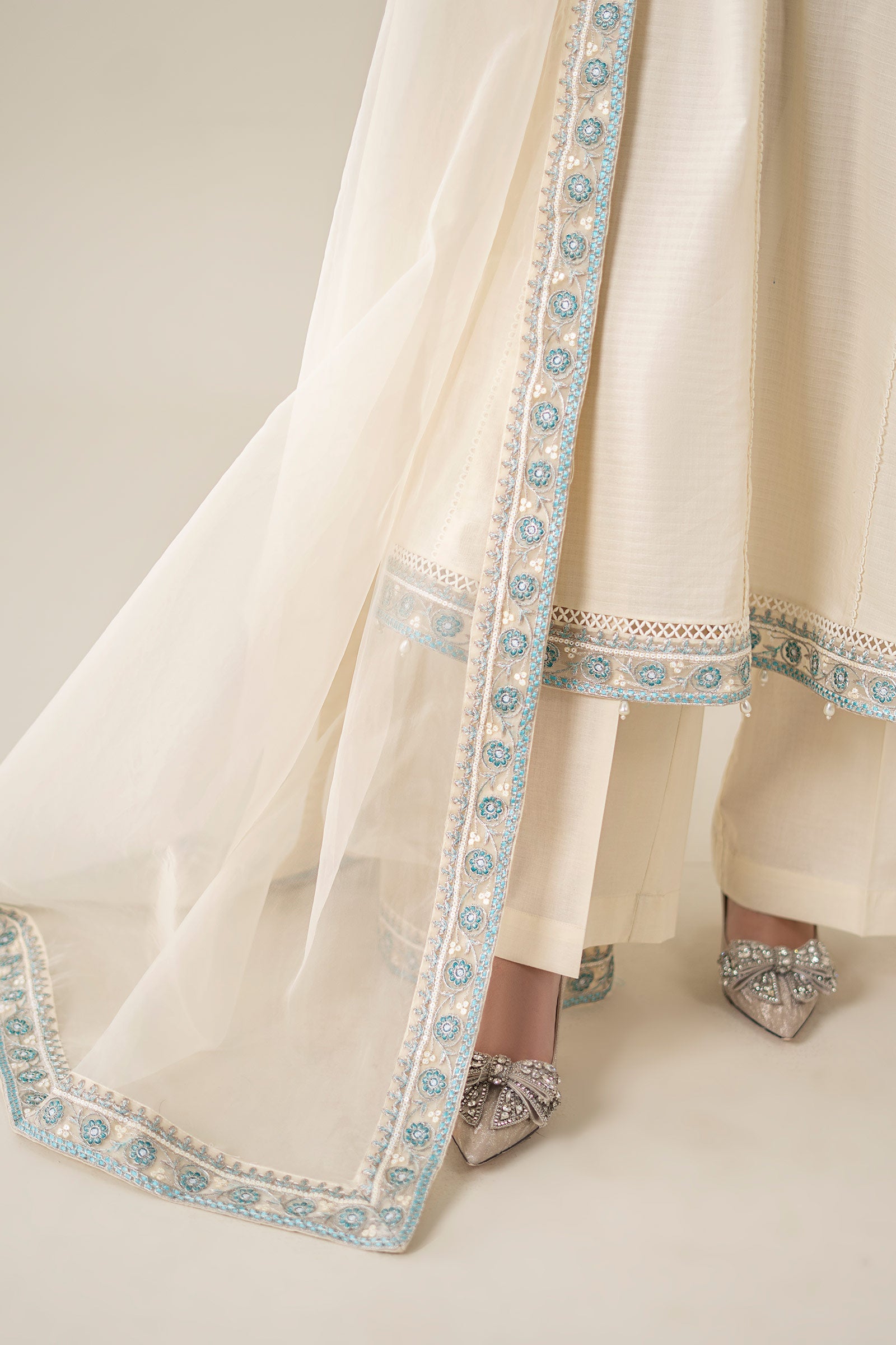 Off-White Embroidered Dobby Salwar Kameez (3-Piece) - Image 5