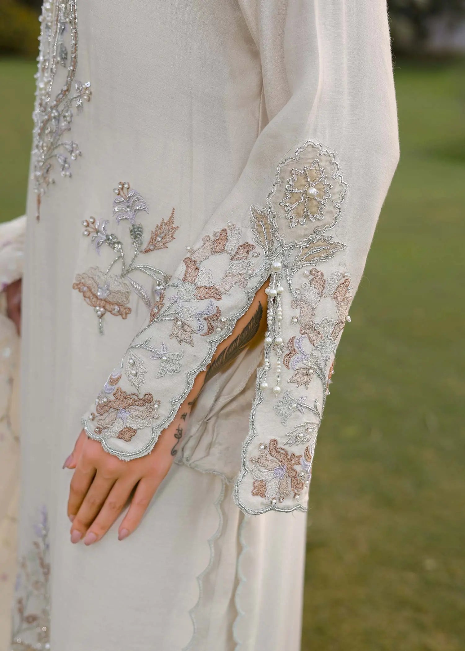 Pakistani Ivory Appliqué Khadi Silk Salwar Kameez (3-Piece) - Image 5