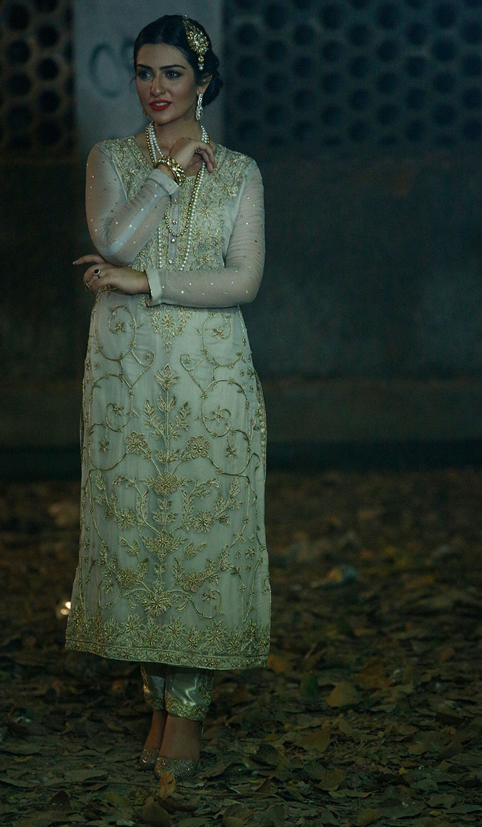 Ivory Gold Embroidered Net Kurta Set (2-Piece) - Image 1