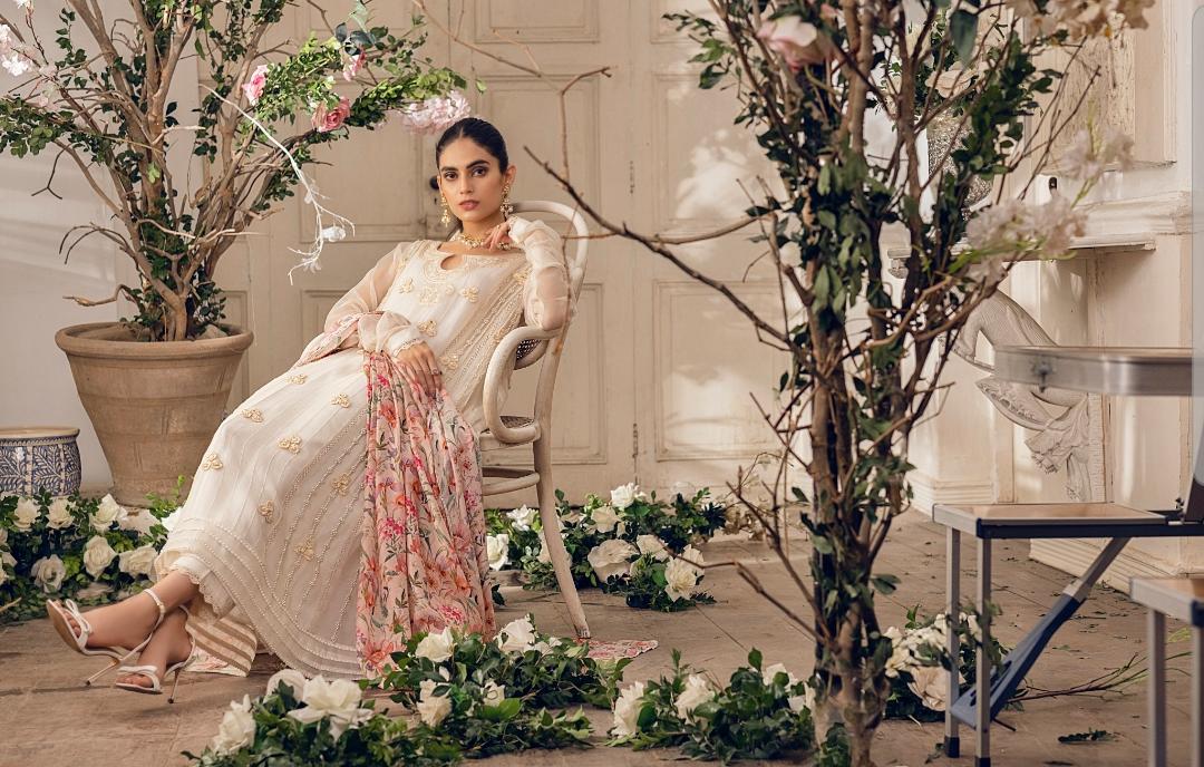 Ivory Handmade Floral Pure Organza Salwar Kameez (3-Piece) - Image 2