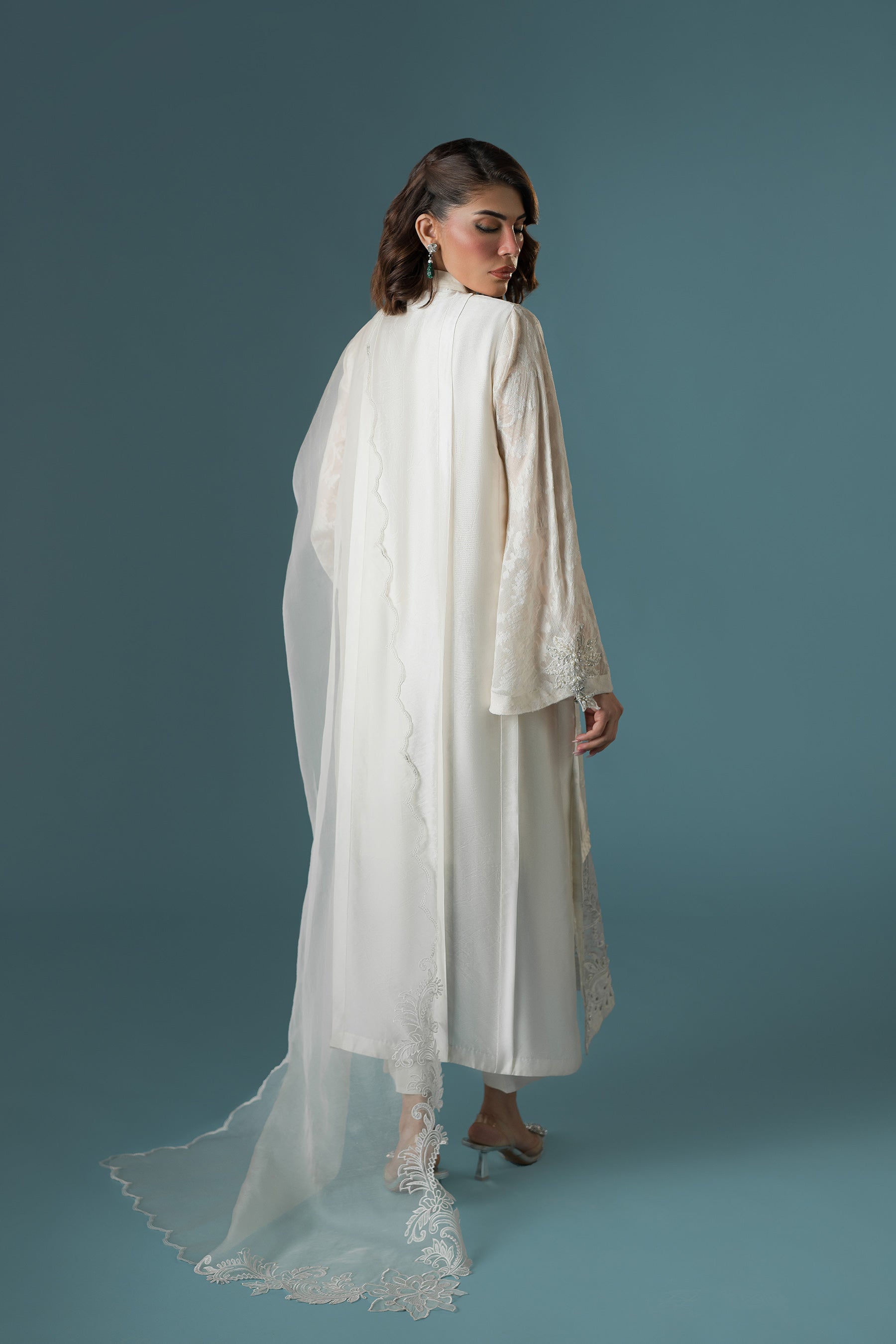 Cream White Embroidered Tissue Silk Kurta Set (4-Piece) - Image 5