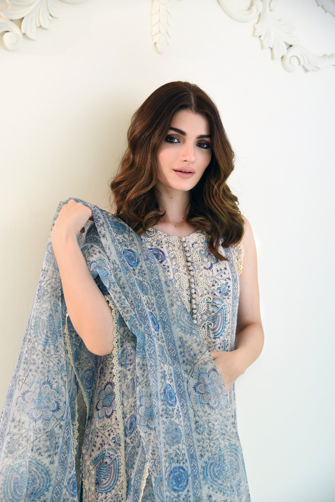 Off-White Floral Embroidered Organza Salwar Kameez (3-Piece) - Image 1