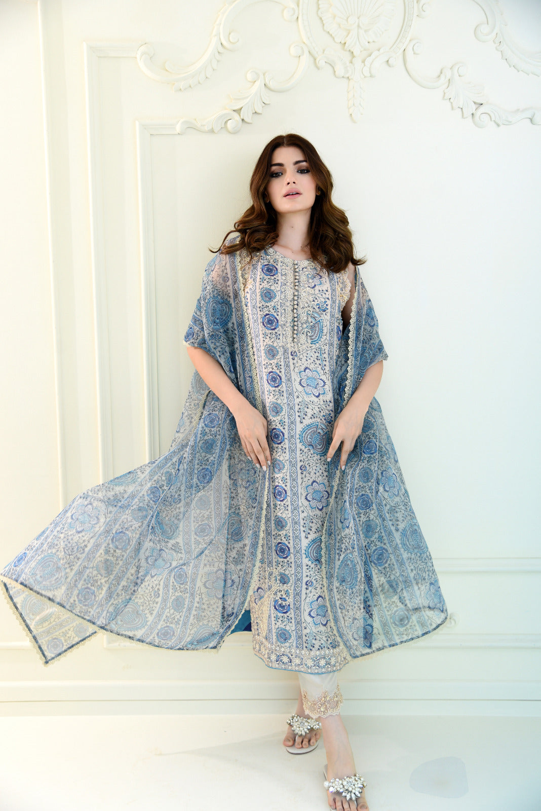 Off-White Floral Embroidered Organza Salwar Kameez (3-Piece) - Image 3