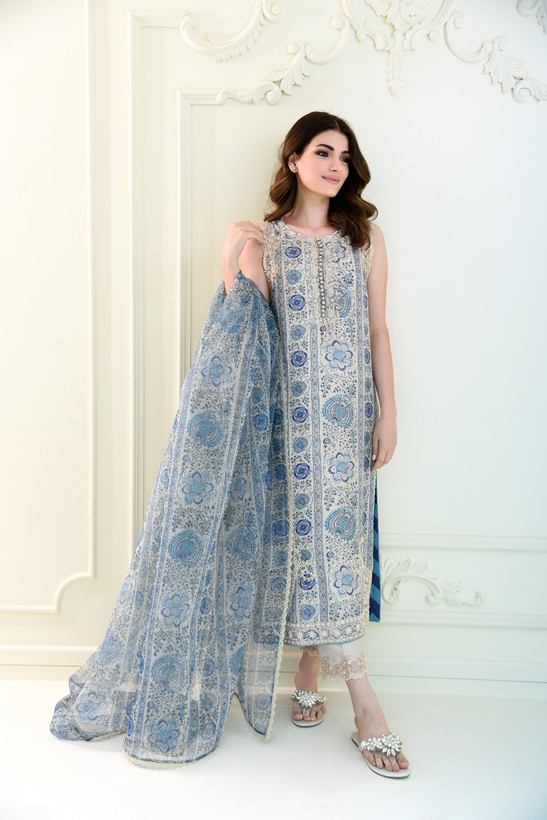 Off-White Floral Embroidered Organza Salwar Kameez (3-Piece) - Image 6