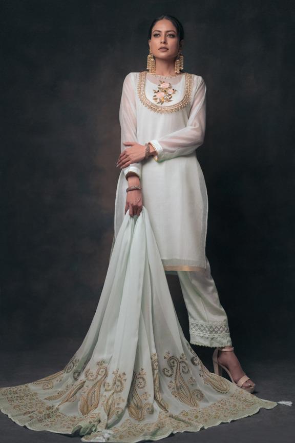 Pakistani Ivory Gold Embroidered Organza Kurta Set (3-Piece) - Image 2