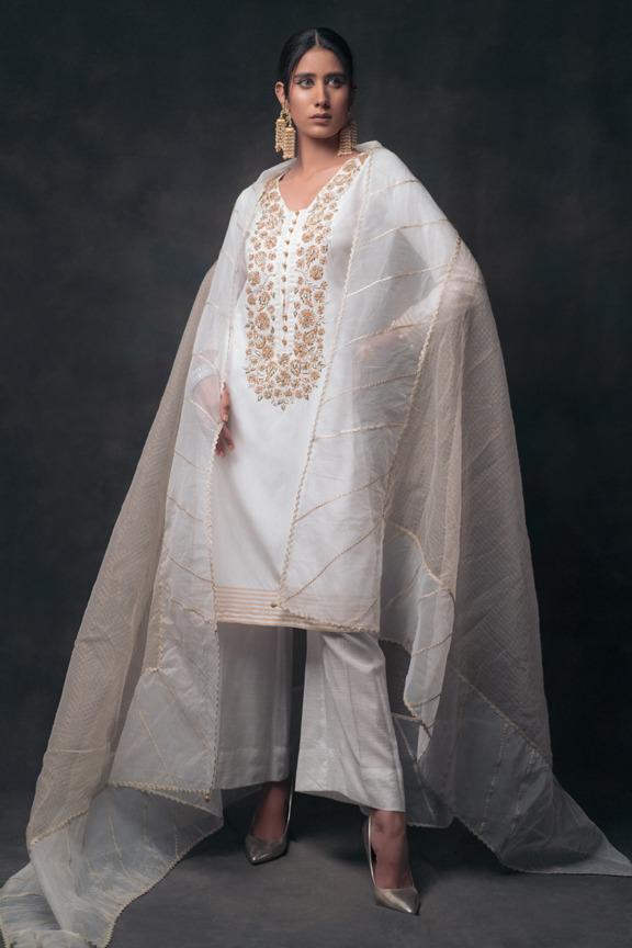 Ivory Embroidered Kurta Set (3-Piece) - Image 3