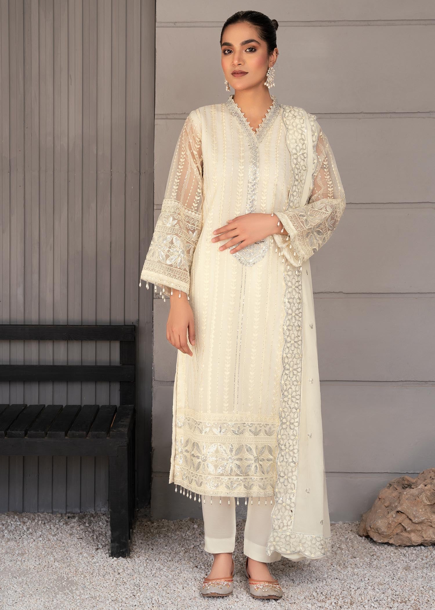Off-White Embroidered Organza Kurta Set (3-Piece) - Image 1