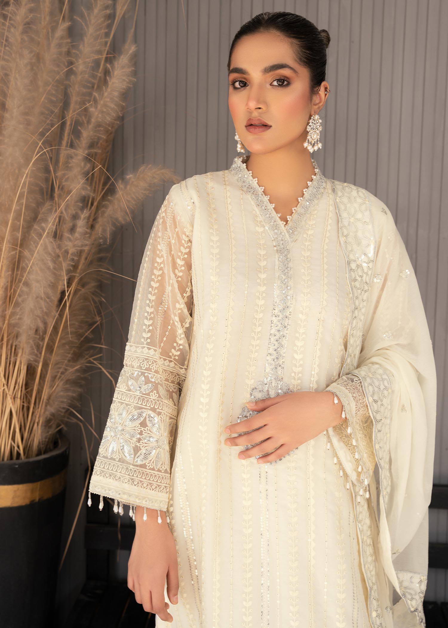 Off-White Embroidered Organza Kurta Set (3-Piece) - Image 2