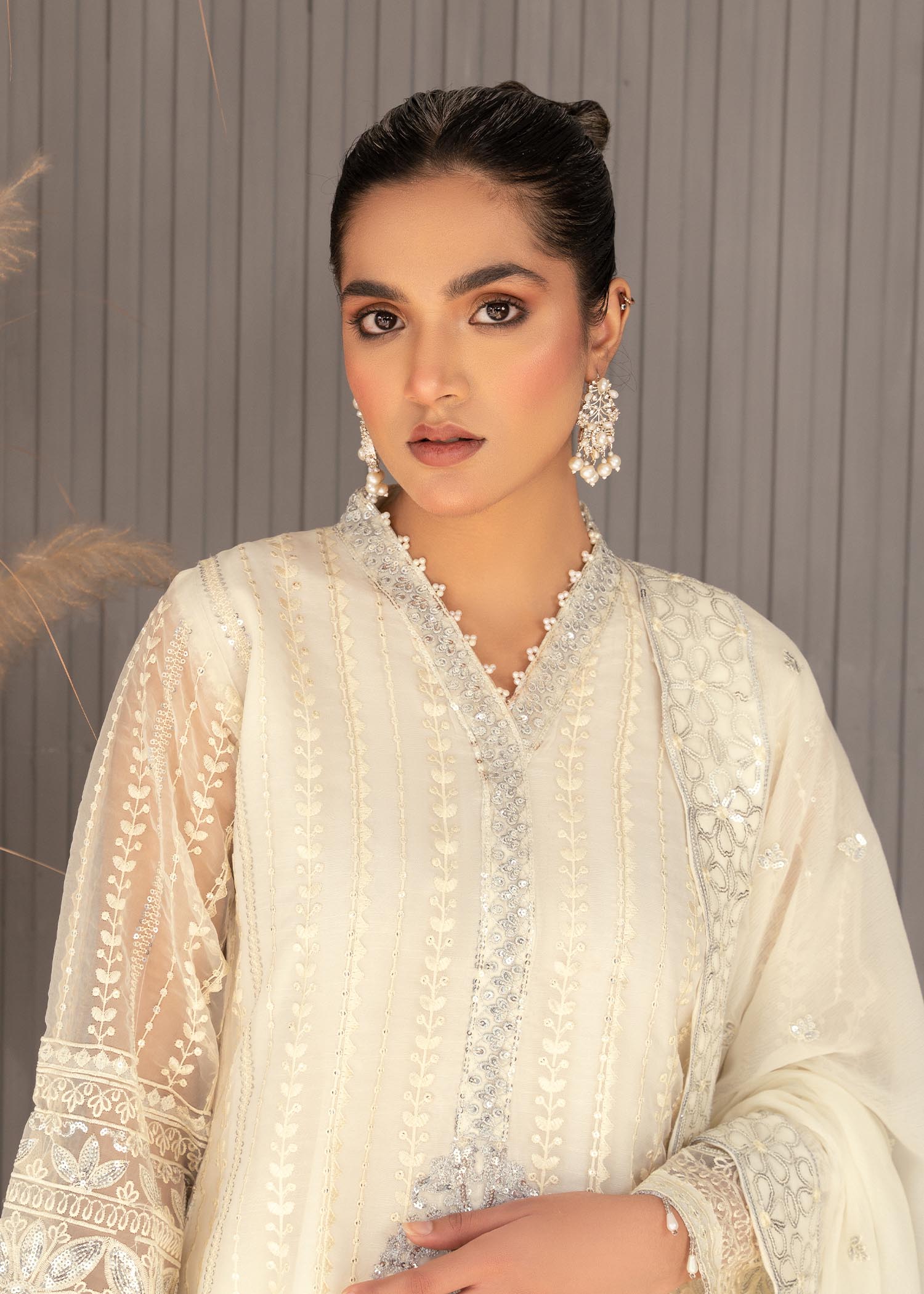 Off-White Embroidered Organza Kurta Set (3-Piece) - Image 4
