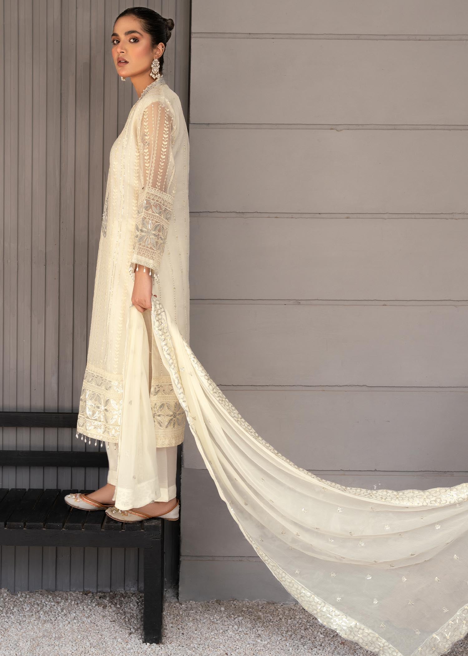 Off-White Embroidered Organza Kurta Set (3-Piece) - Image 9